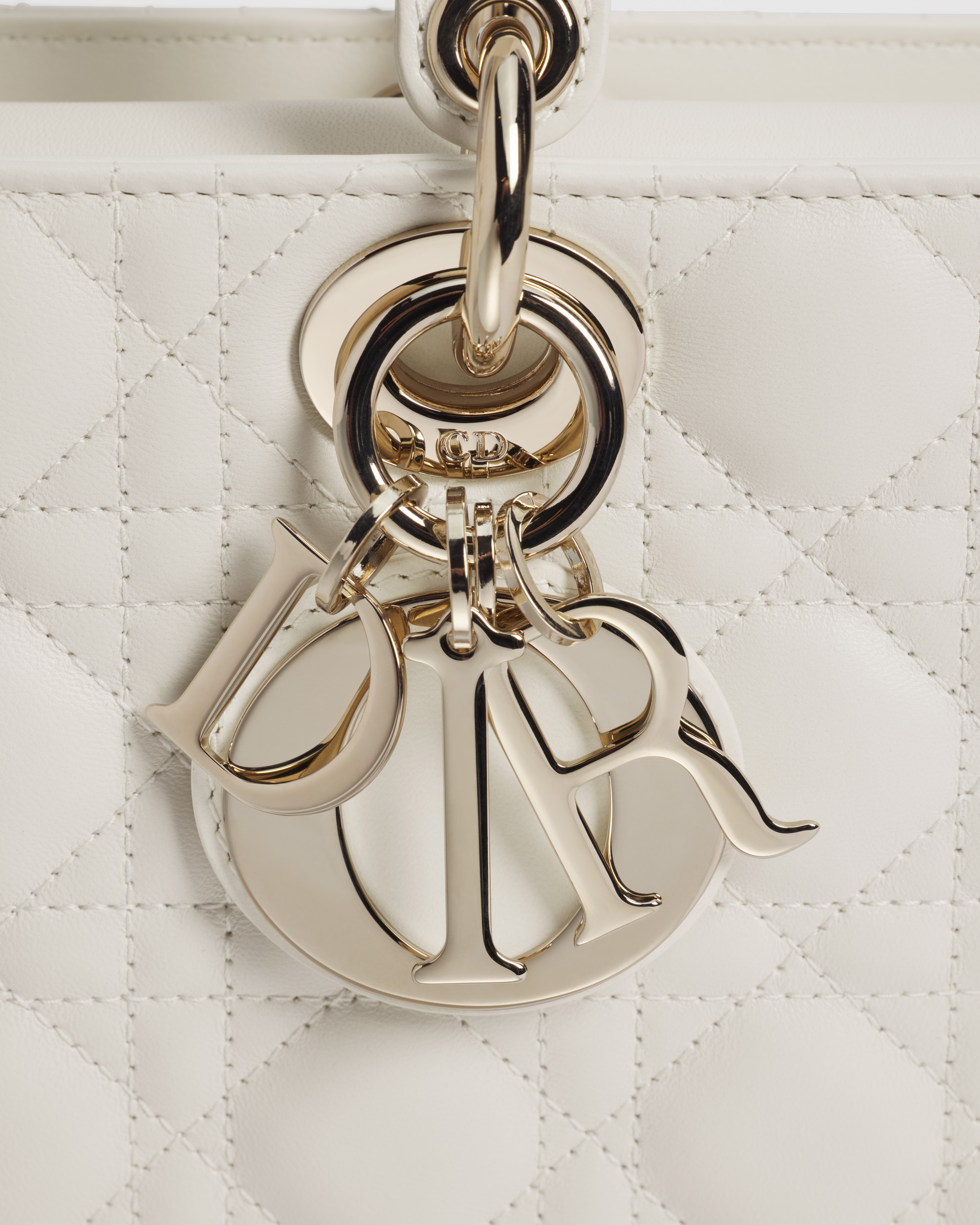 中号 Lady D-Joy 手袋 奶白色羊皮革藤格纹 E09