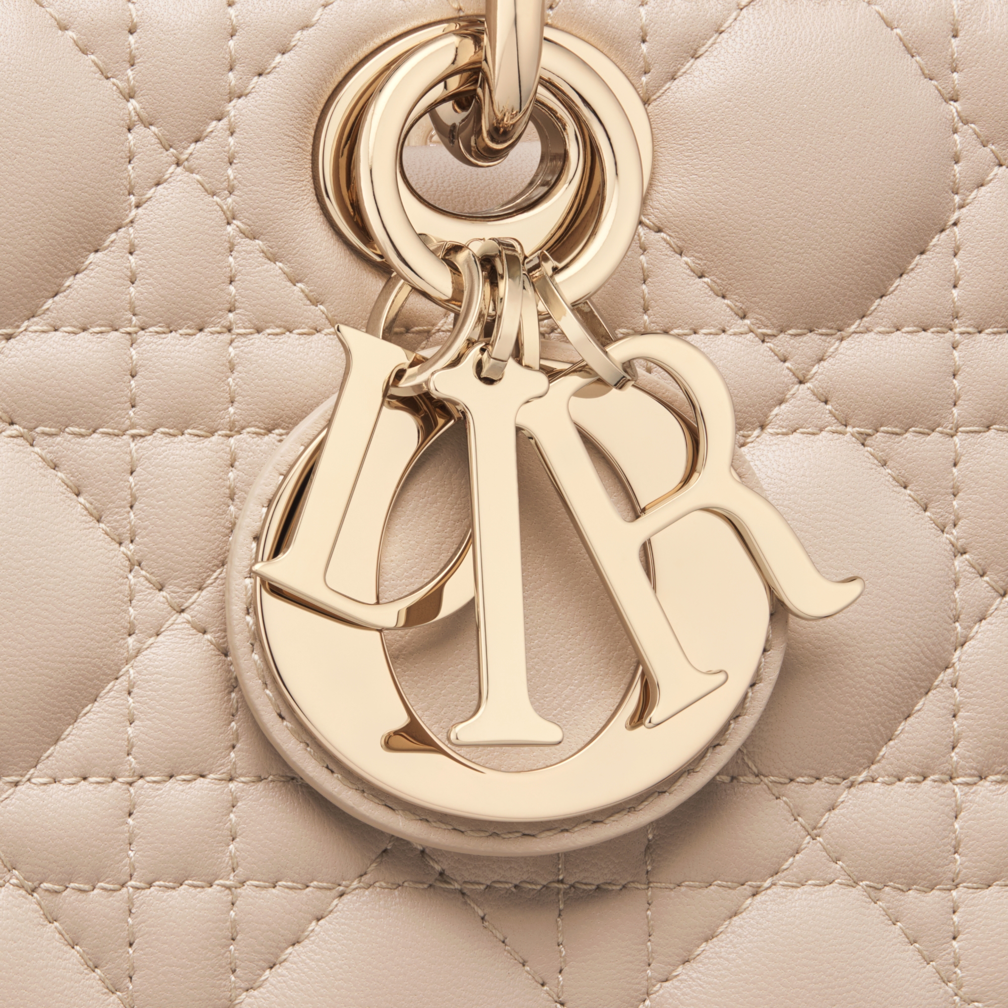 中号 Lady D-Joy 手袋 胭脂米色羊皮革藤格纹 E09