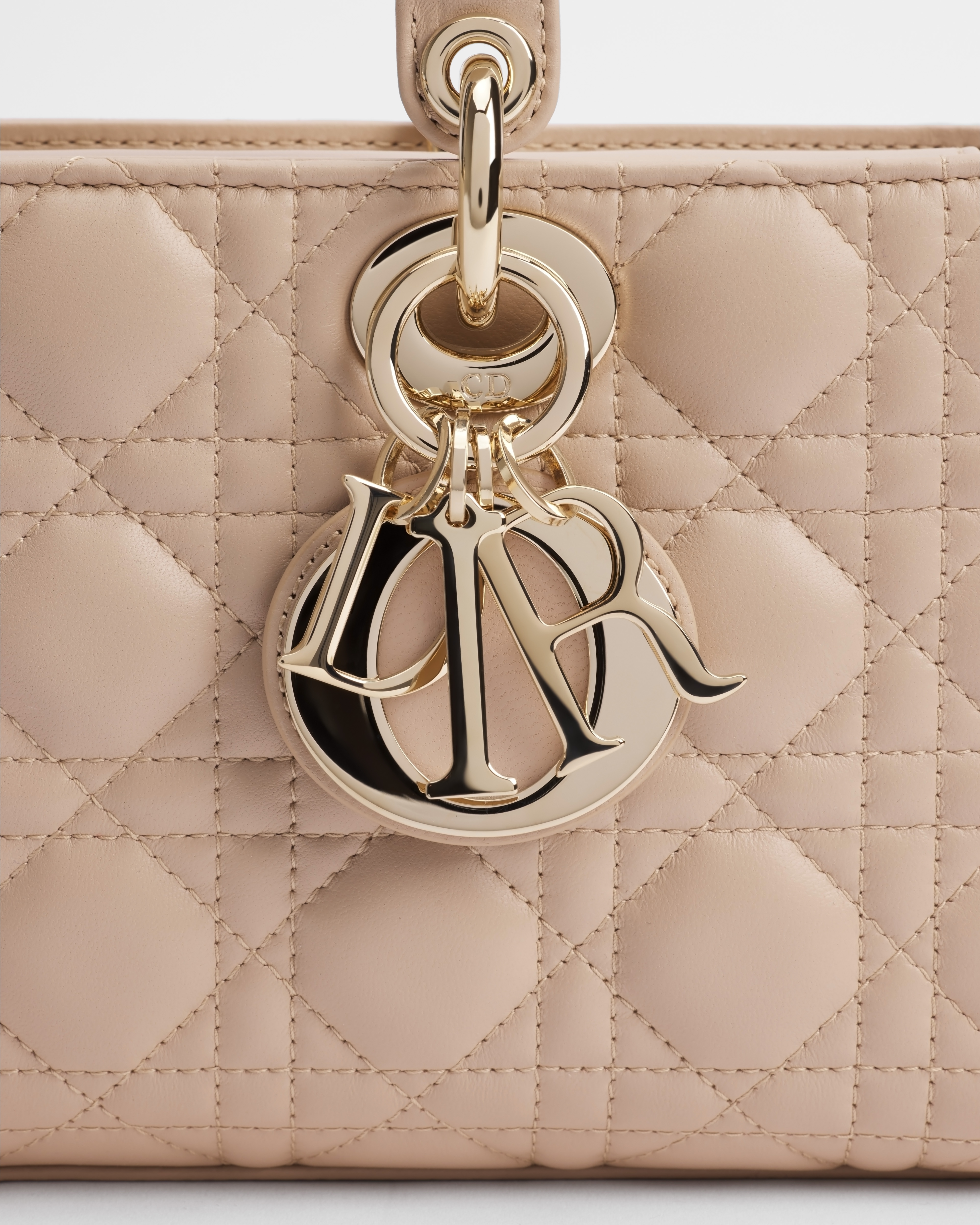 中号 Lady D-Joy 手袋 胭脂米色羊皮革藤格纹 E09