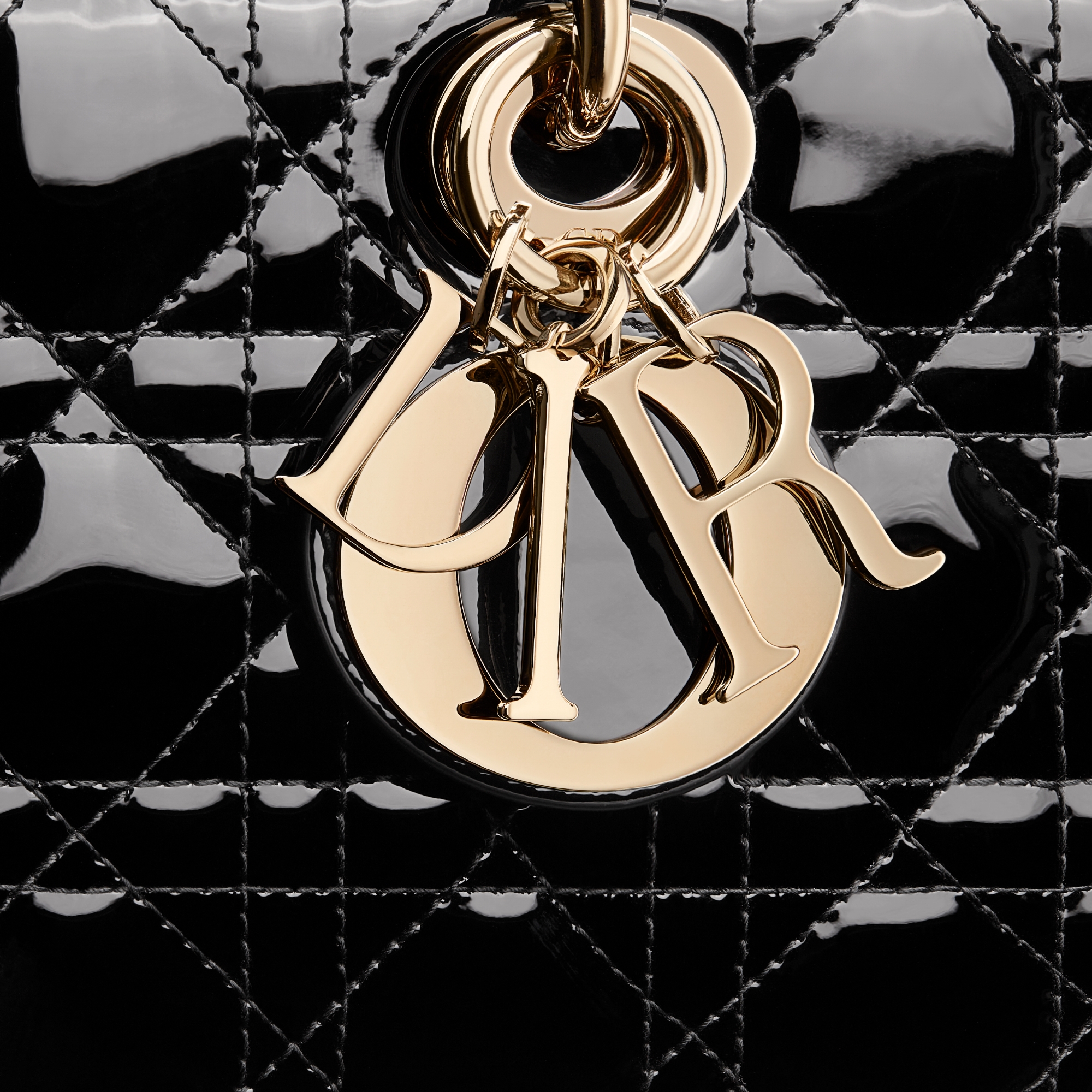 中号 Lady D-Joy 手袋 黑色漆皮牛皮革藤格纹 E09