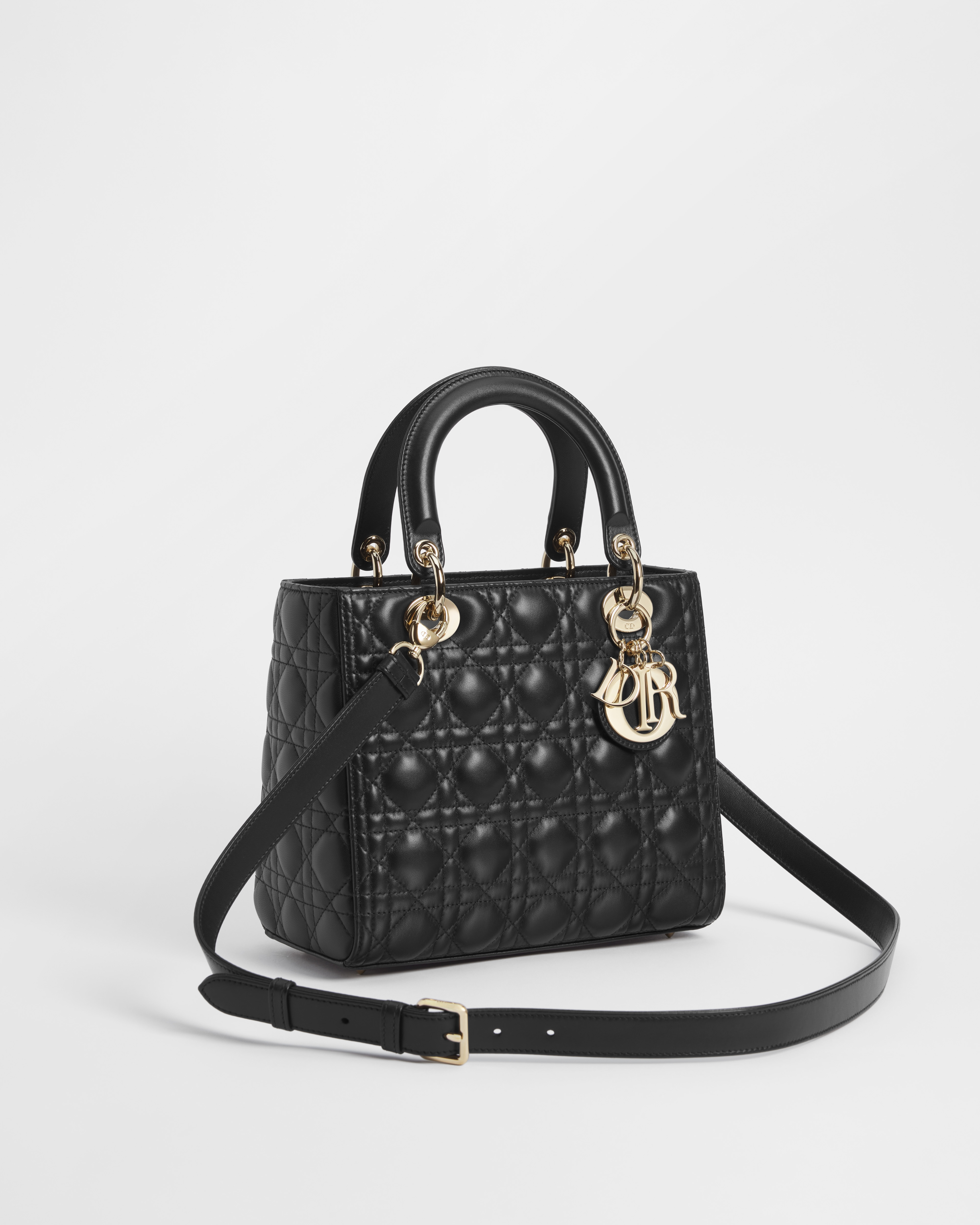 中号 Lady Dior 手袋 黑色羊皮革藤格纹 E03