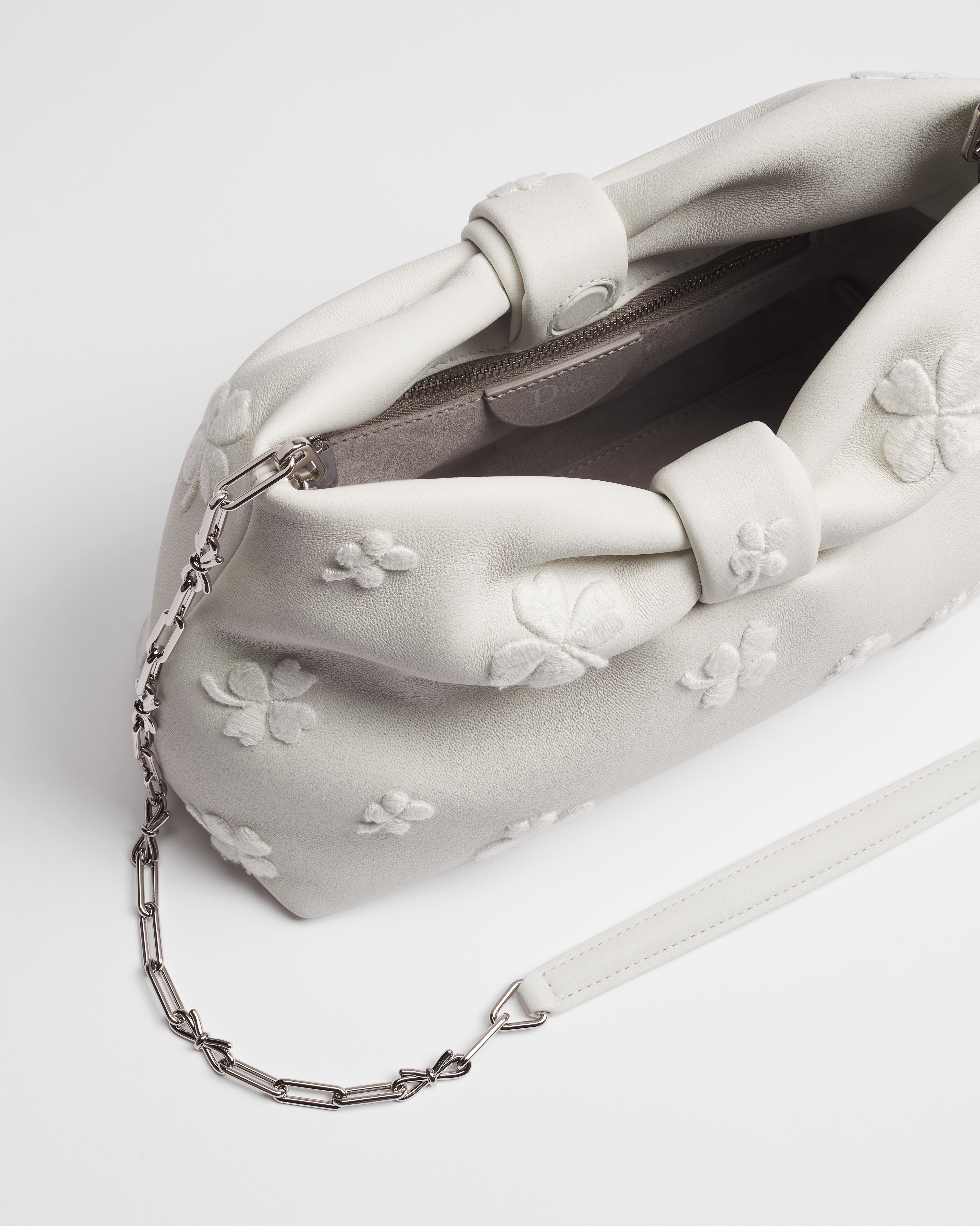 小号 Dior Bow 手袋 白色羊皮革 Dior Clover 图案刺绣 E06