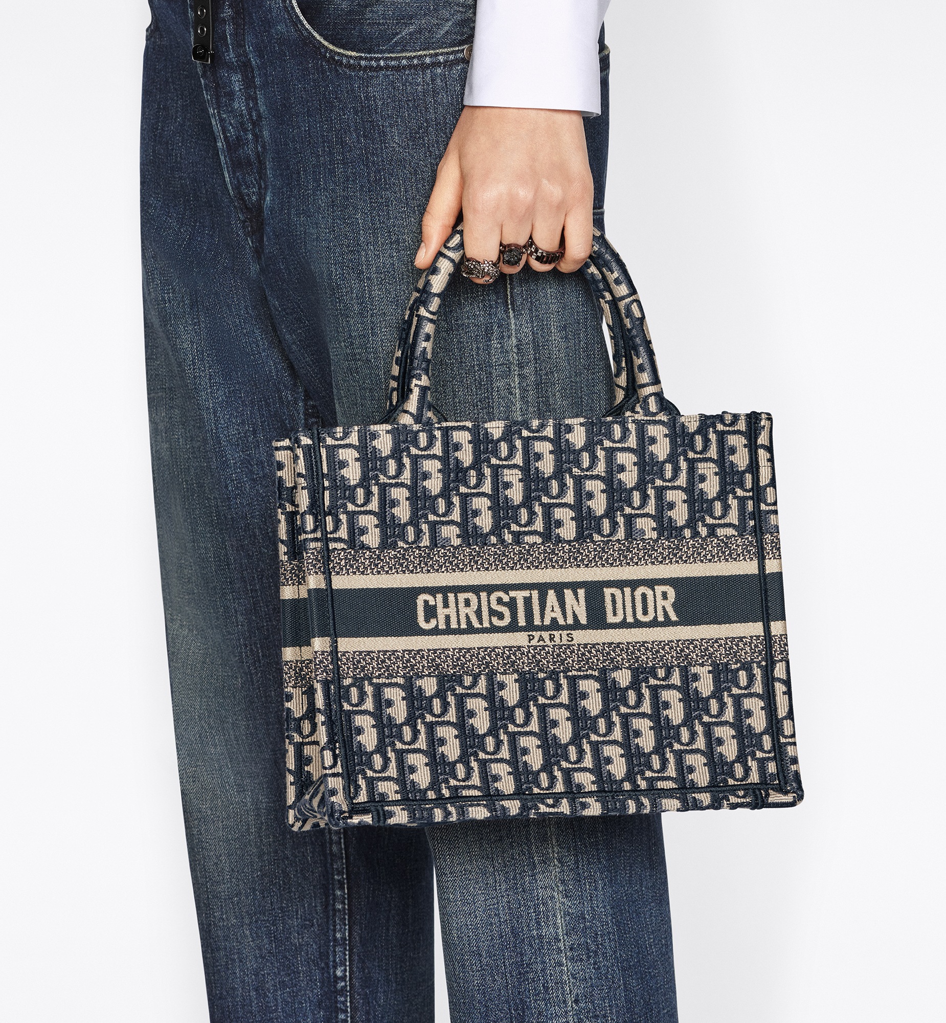 小号 Book Tote 手袋 奶白色和黑色 Zodiac 茹伊印花刺绣 (26.5 x 22 x 14 厘米) E12