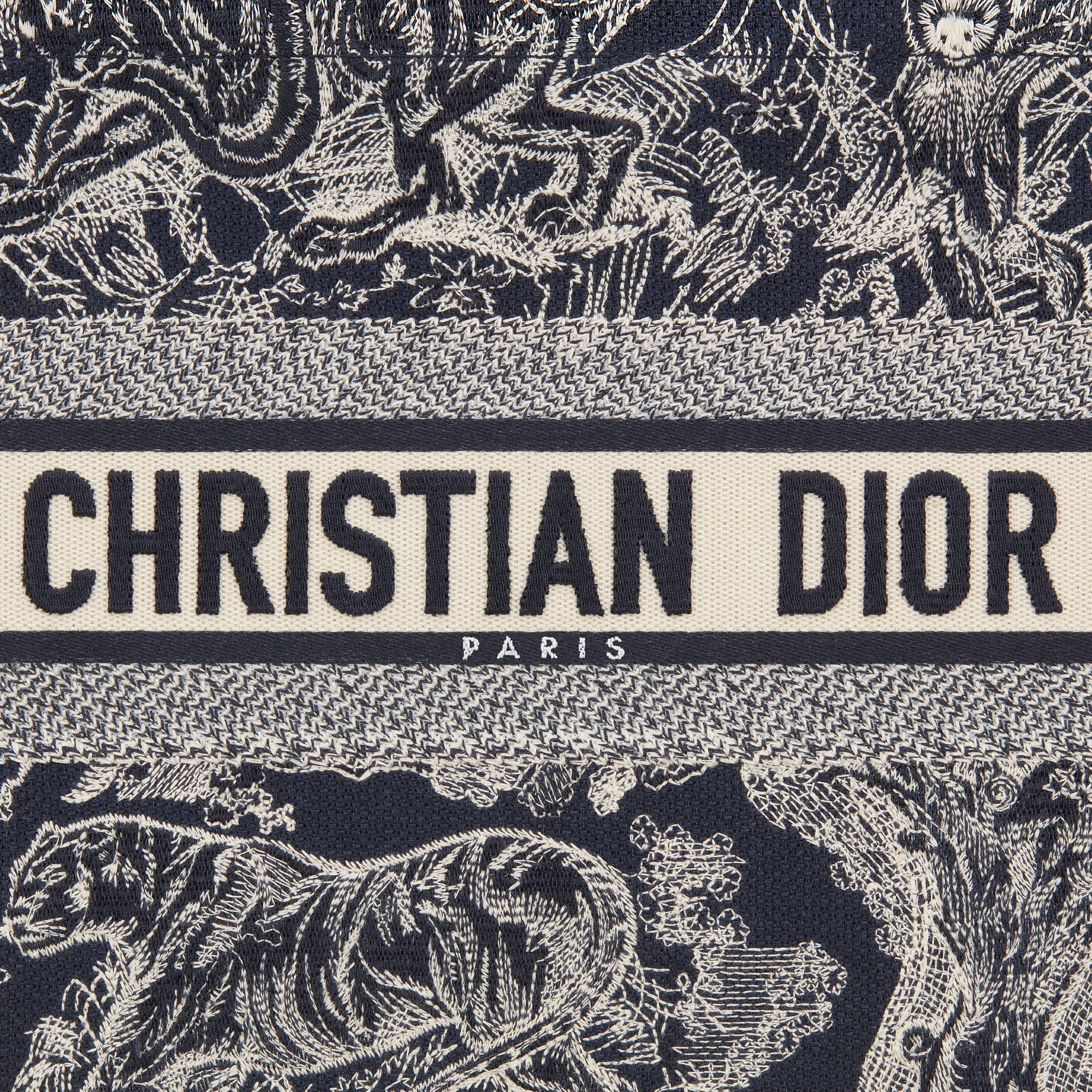 中号 Book Tote 手袋 蓝色和米白色 Reverse 茹伊印花刺绣面料（36 x 27.5 x 16.5 厘米） E09