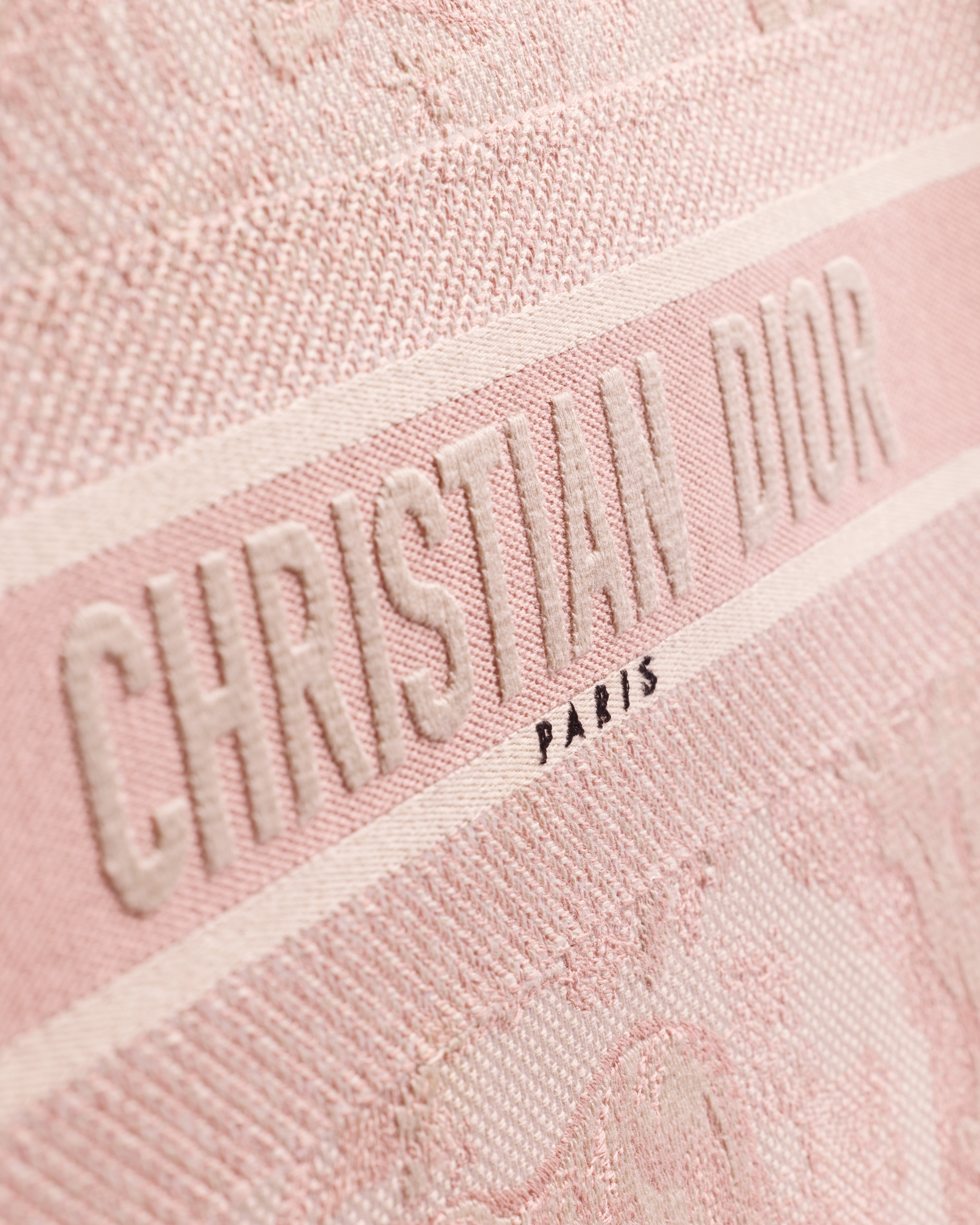 中号 Book Tote 手袋 米白色和粉色茹伊印花刺绣面料（36 x 27.5 x 16.5 厘米） E09