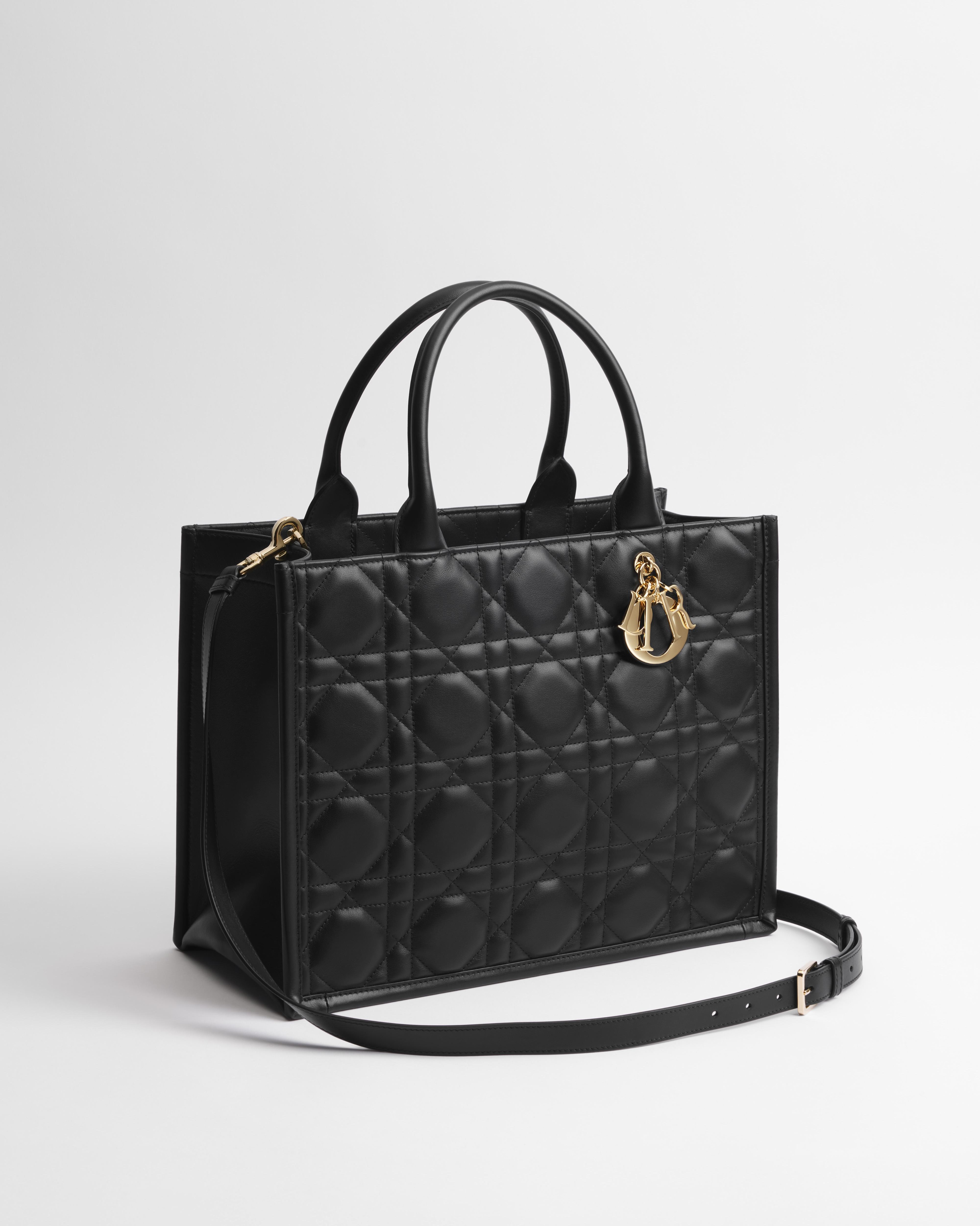 中号 Book Tote 手袋 黑色牛皮革超大藤格纹（36.5 x 28 x 16.5 厘米） E03