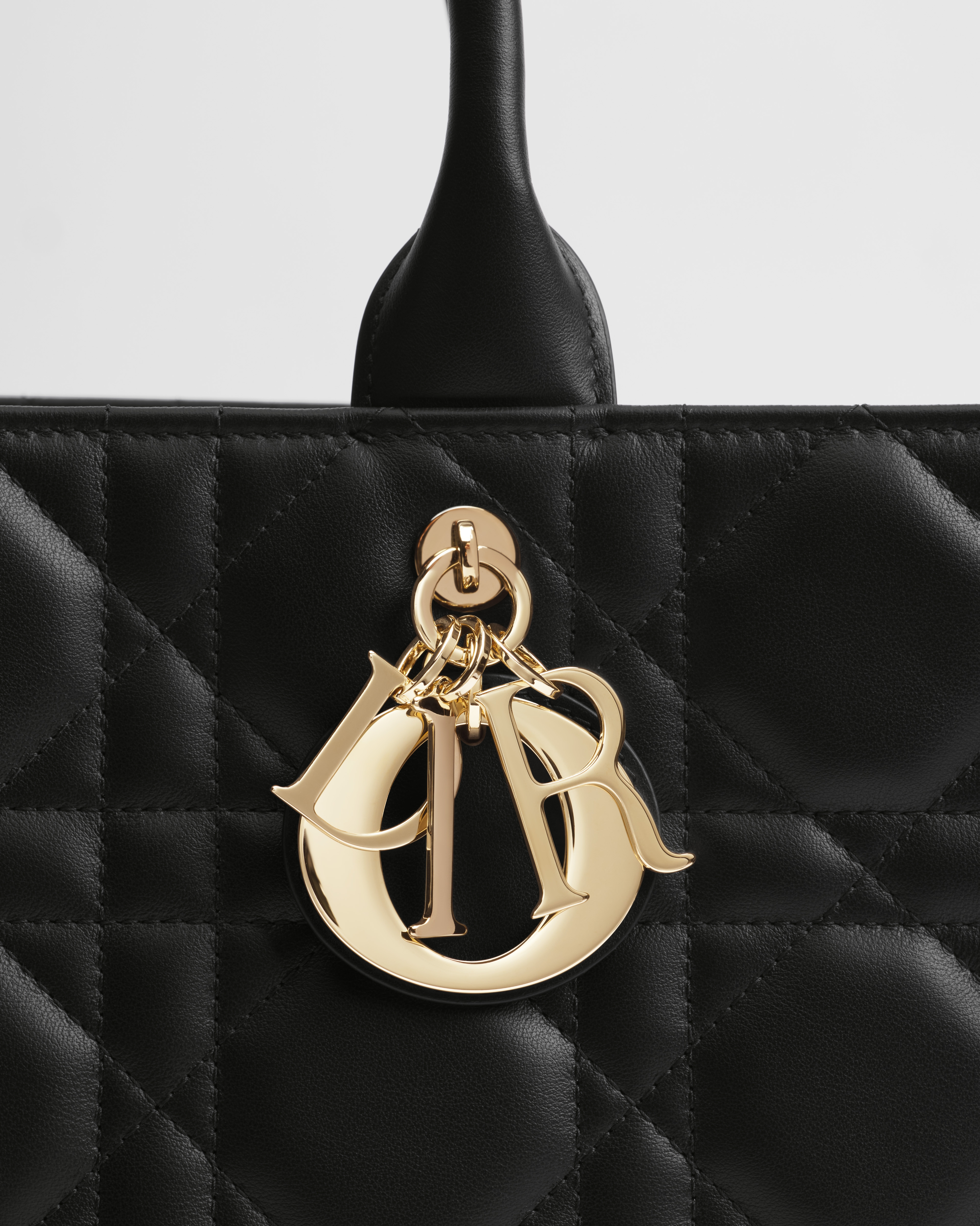 中号 Book Tote 手袋 黑色牛皮革超大藤格纹（36.5 x 28 x 16.5 厘米） E09