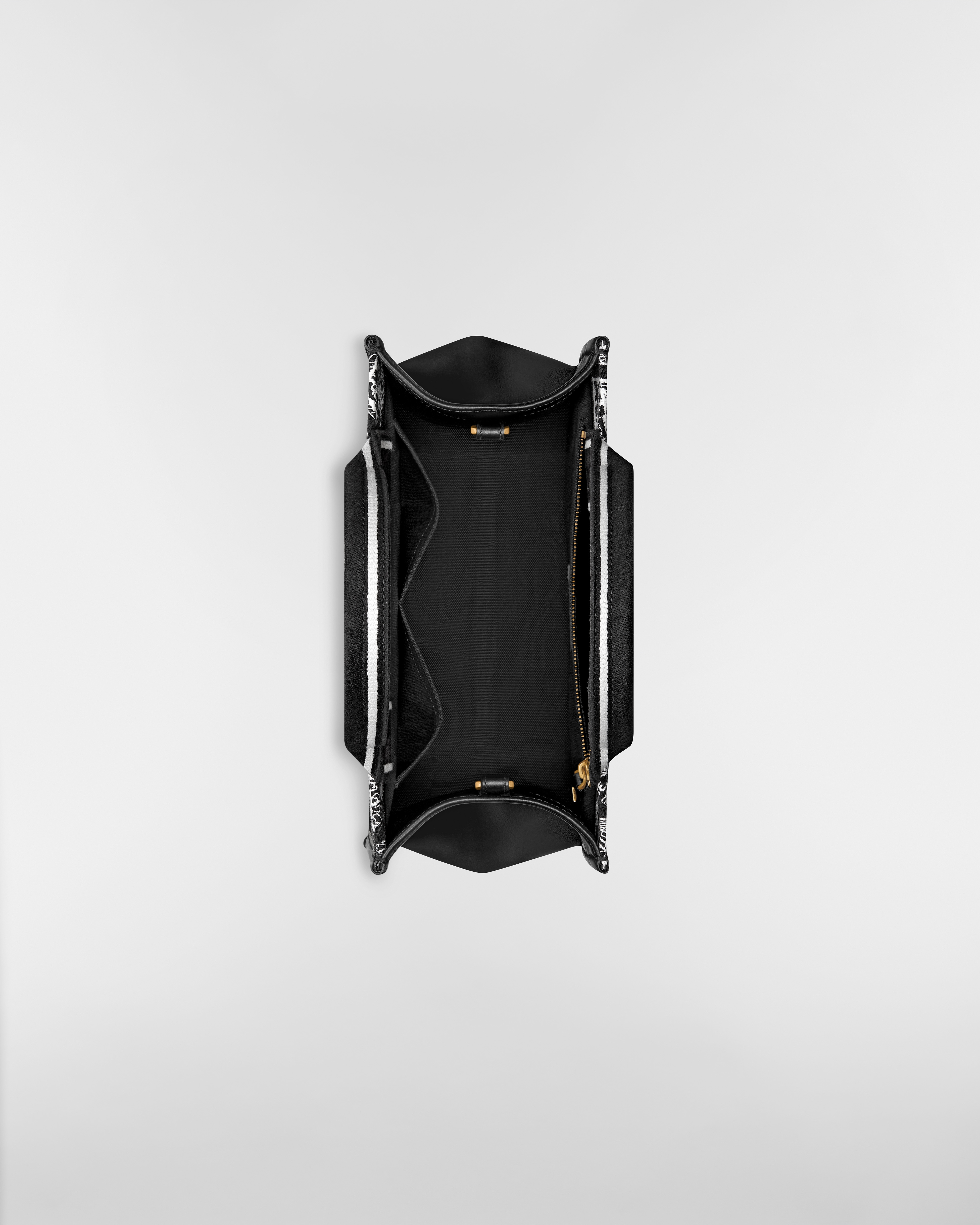 小号 Book Tote 手袋 黑色和白色 Plan de Paris 图案刺绣搭配黑色牛皮革（26.5 x 22 x 14 厘米） E06