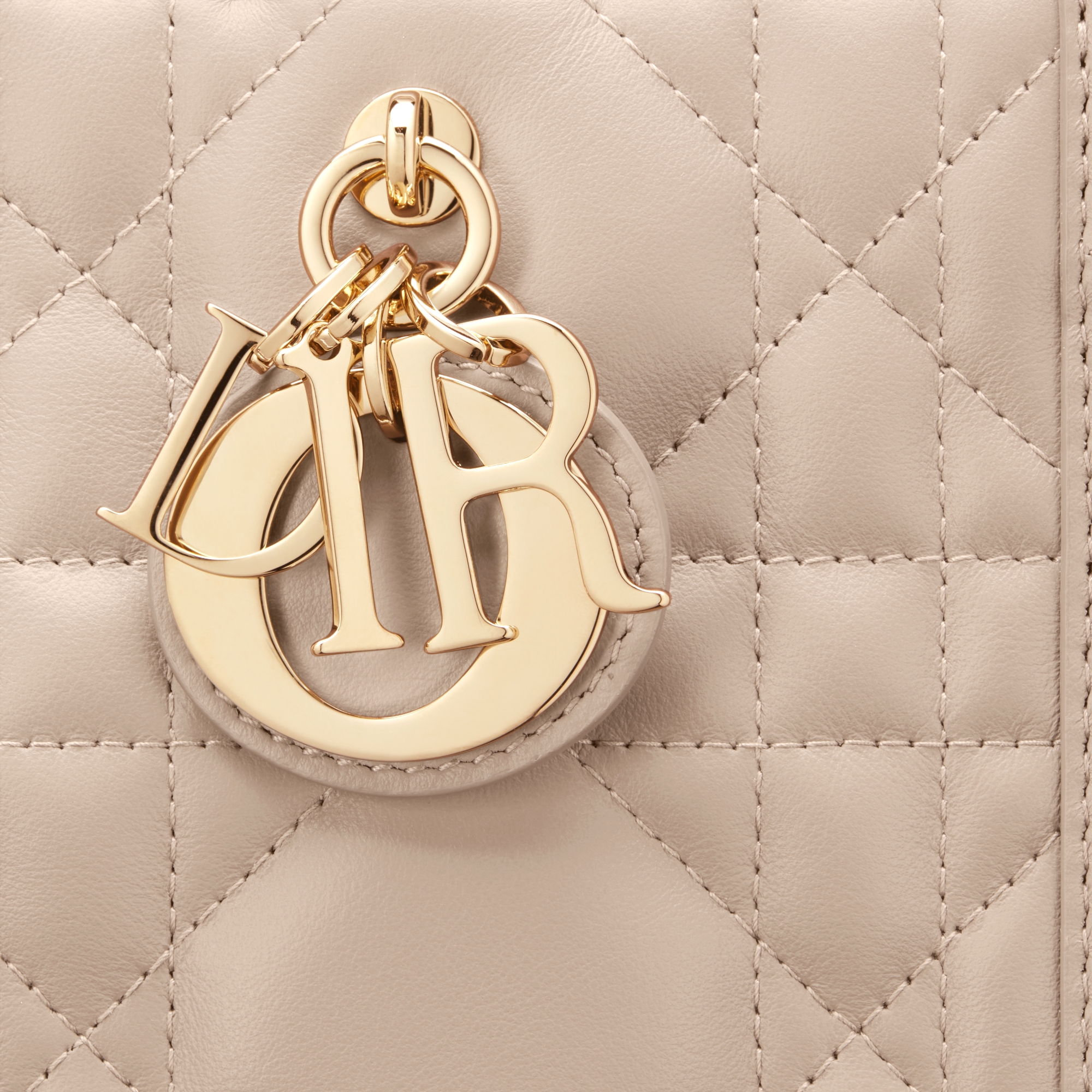 小号 Book Tote 手袋 胭脂米色牛皮革超大藤格纹（26.5 x 22 x 14 厘米） E09