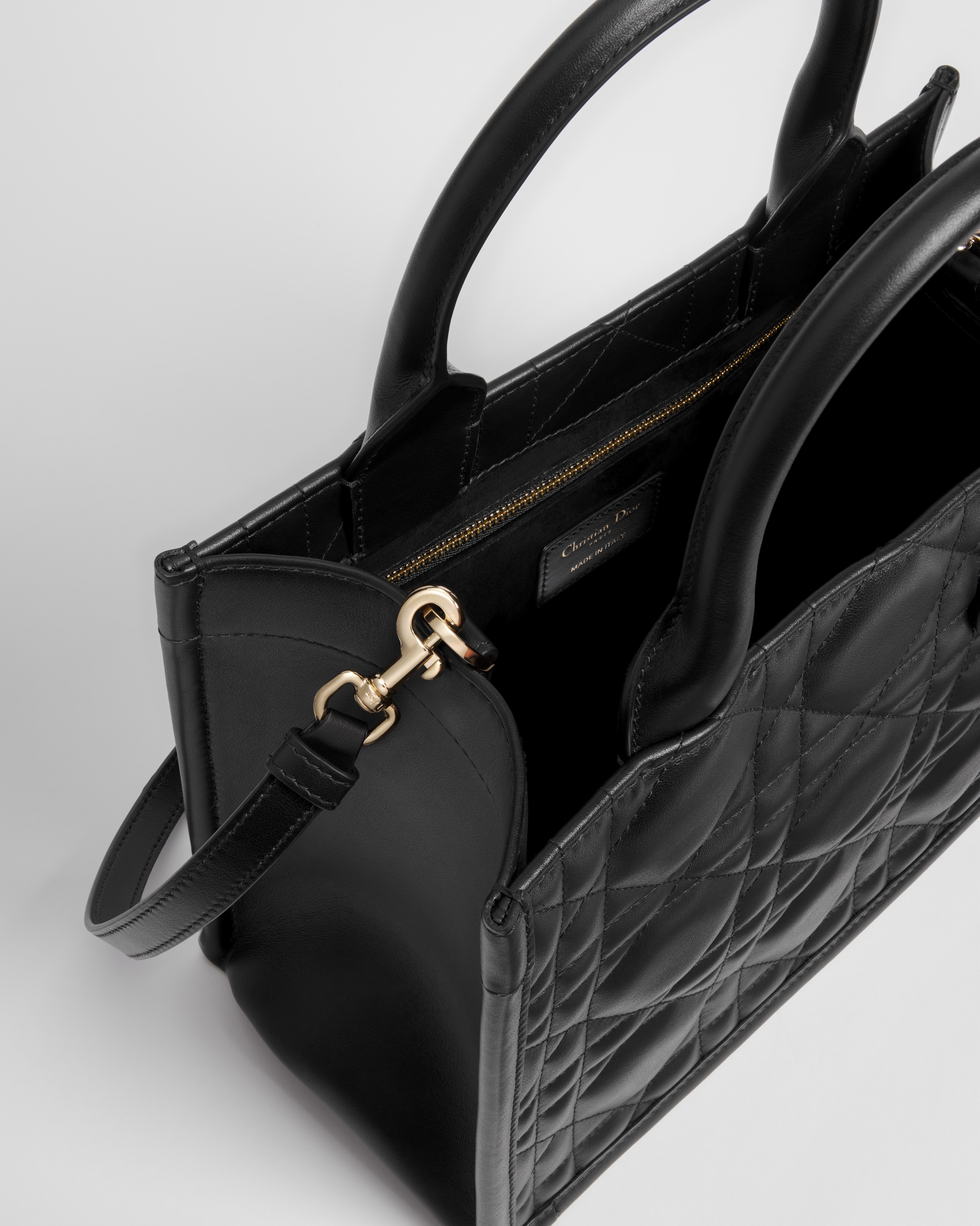 小号 Book Tote 手袋 黑色牛皮革超大藤格纹（26.5 x 22 x 14 厘米） E06