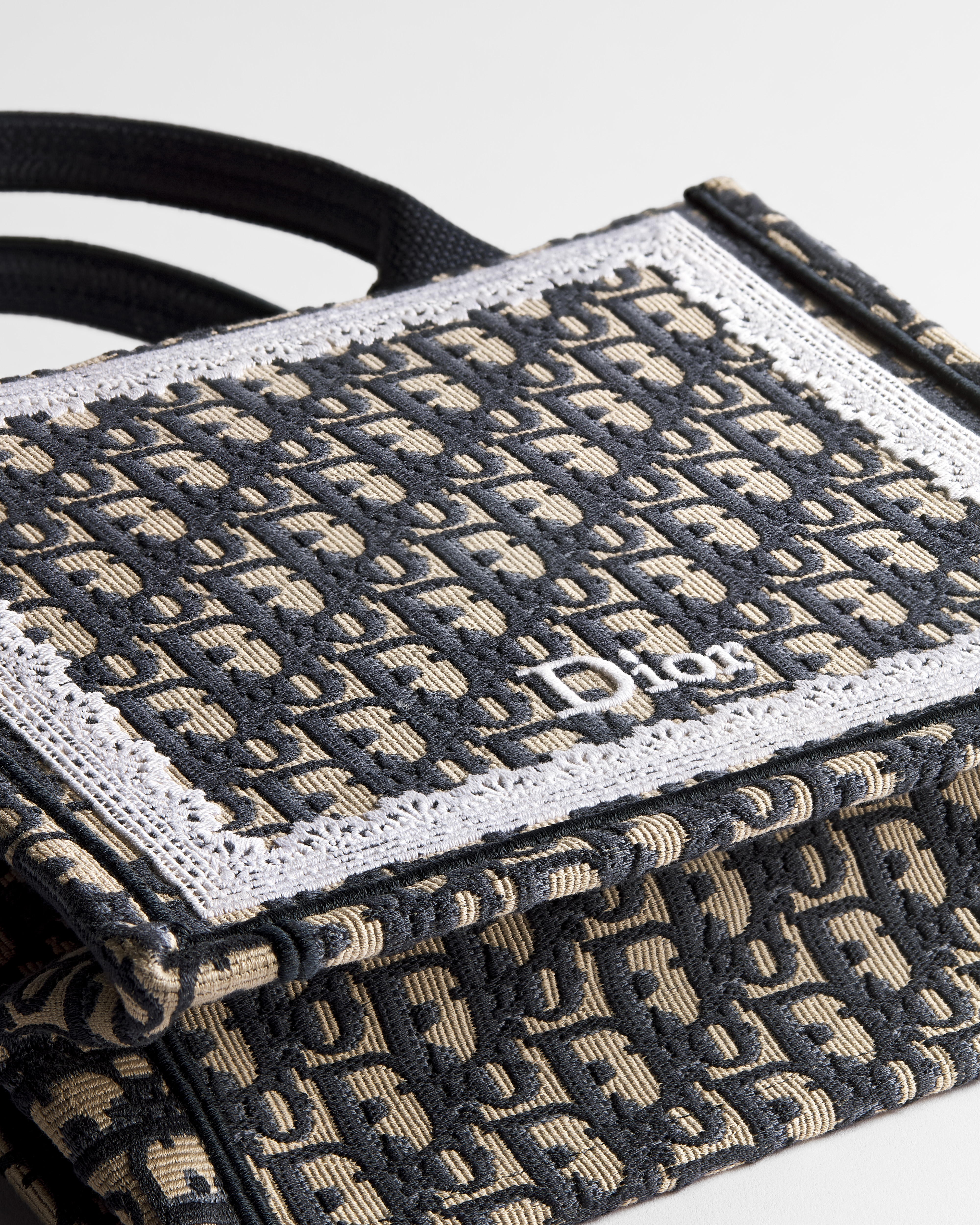 小号 Book Tote 手袋（附肩带） 蓝色 Oblique 印花面料和白色蕾丝（26.5 x 22 x 14 厘米） E09