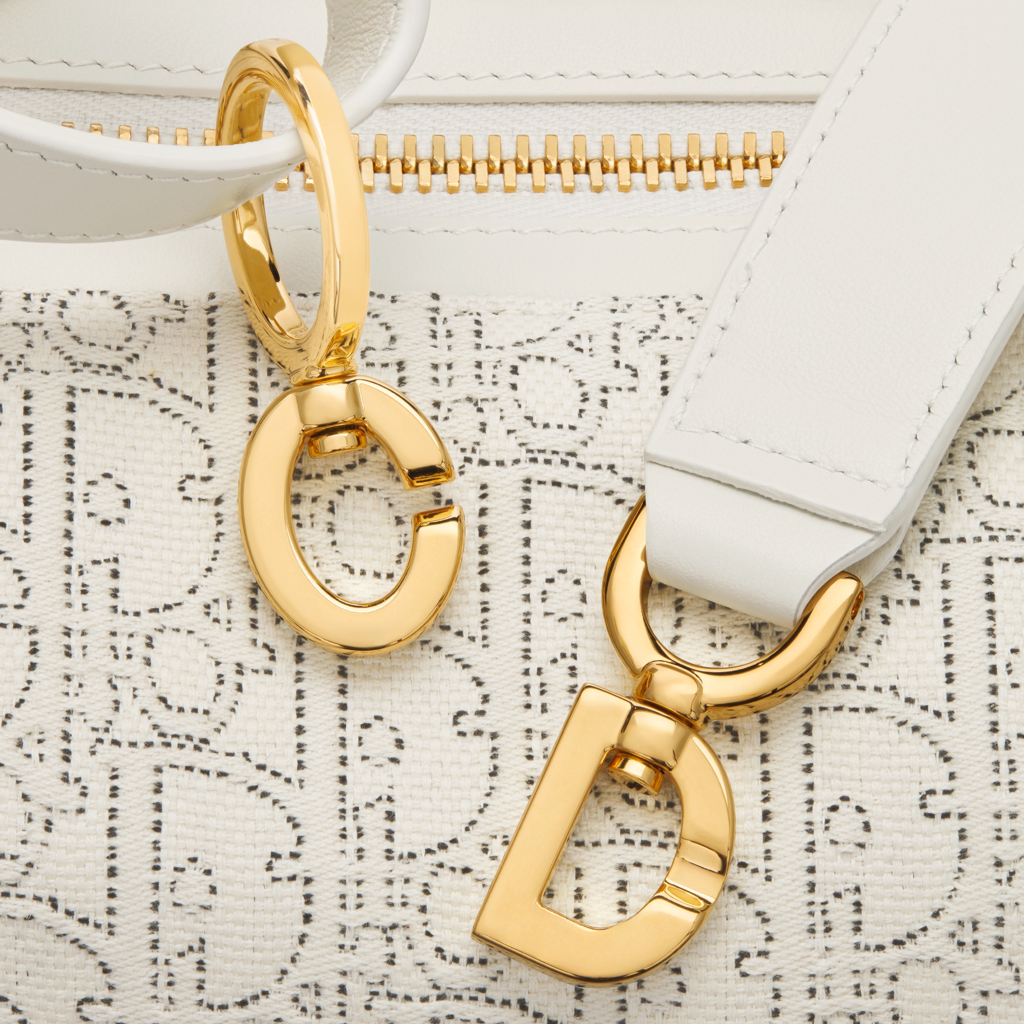 小号 D-Journey 手袋 白色 Oblique 印花面料搭配对比鲜明的黑色缉面线 E09