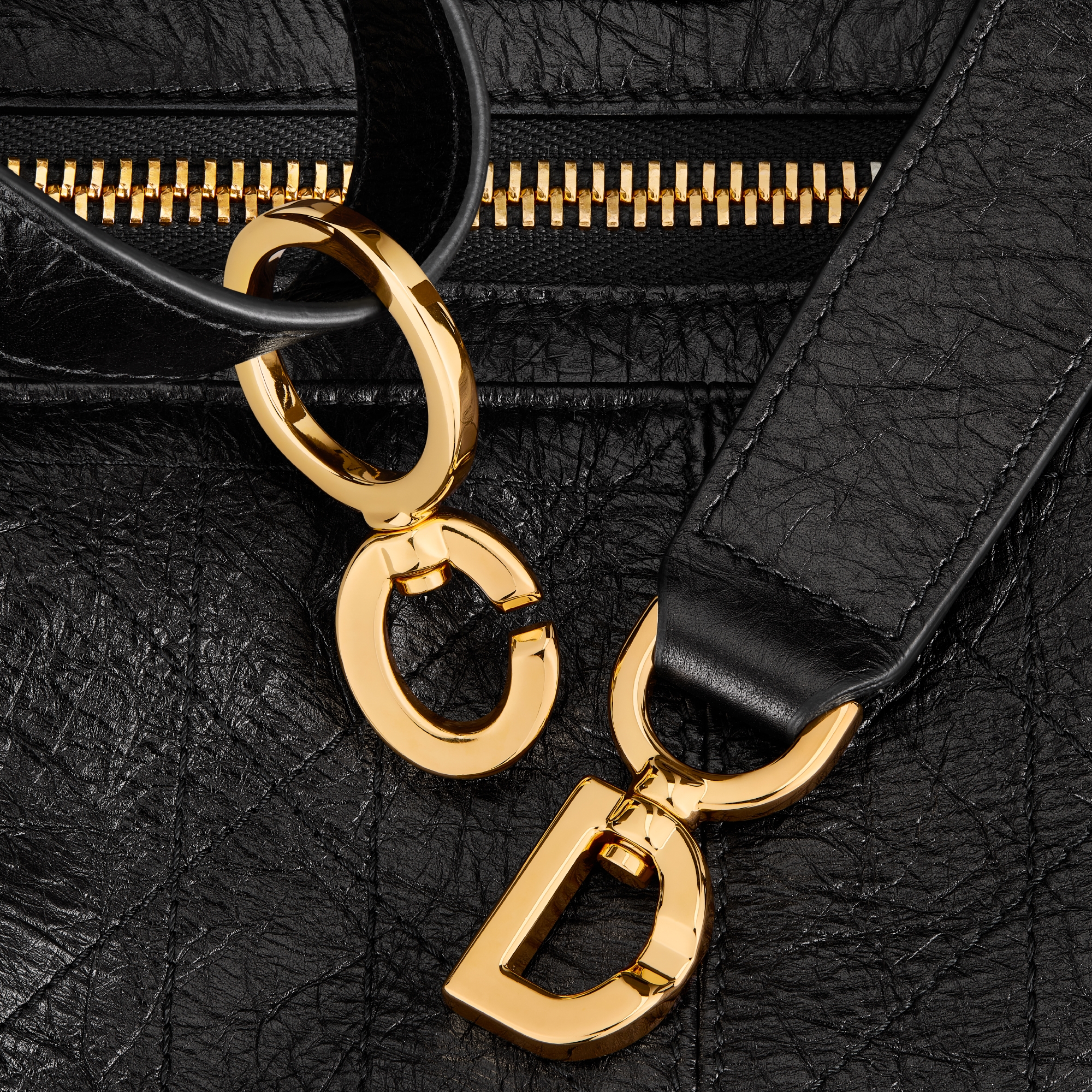 中号 D-Journey 手袋 黑色褶皱牛皮革扁平超大藤格纹 E09