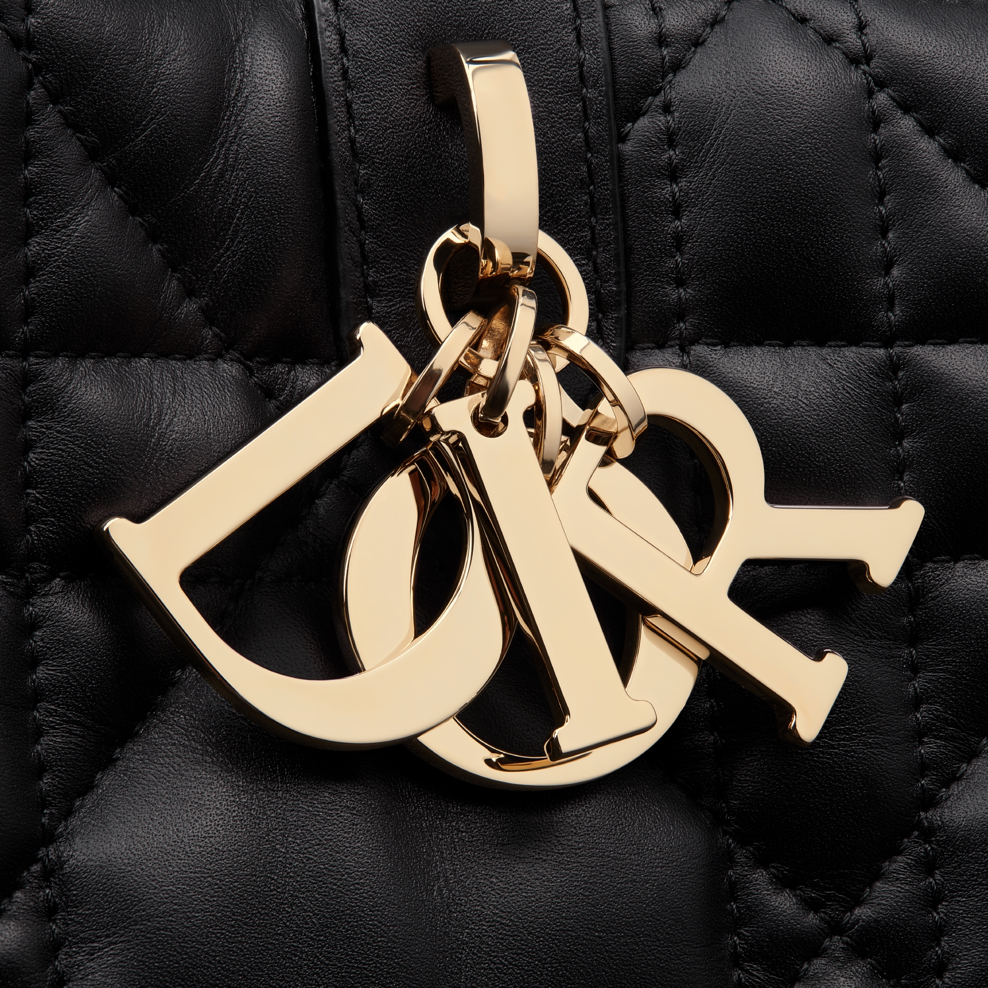 大号 Dior Toujours 手袋 黑色牛皮革超大藤格纹 E09