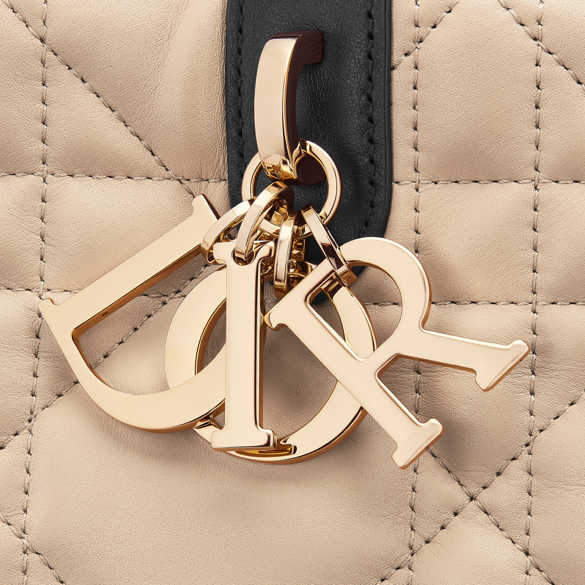 中号 Dior Toujours 手袋 绳米色和黑色牛皮革超大藤格纹 E09