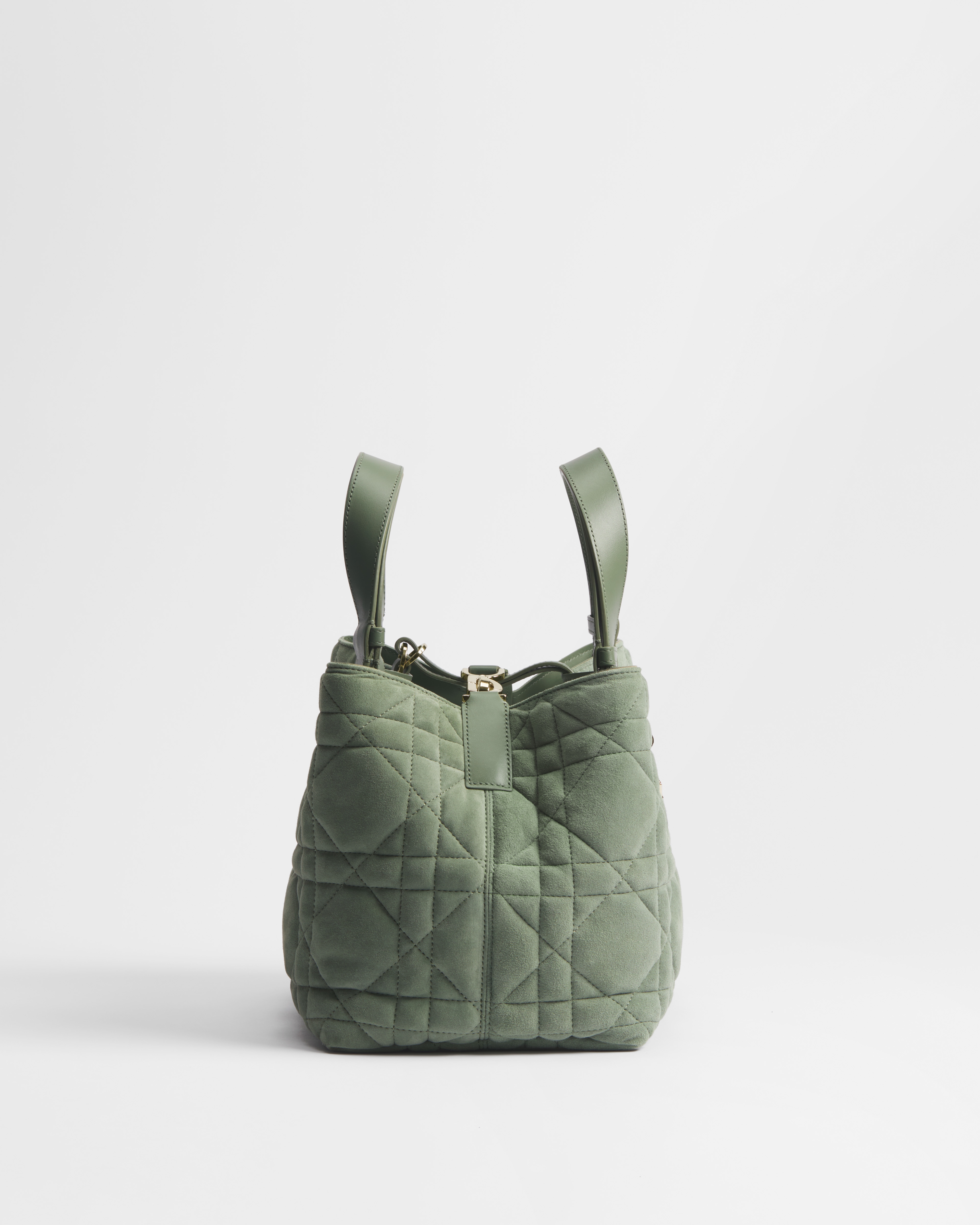 中号 Dior Toujours 手袋 雪松绿色绒面羊皮革超大藤格纹 E02