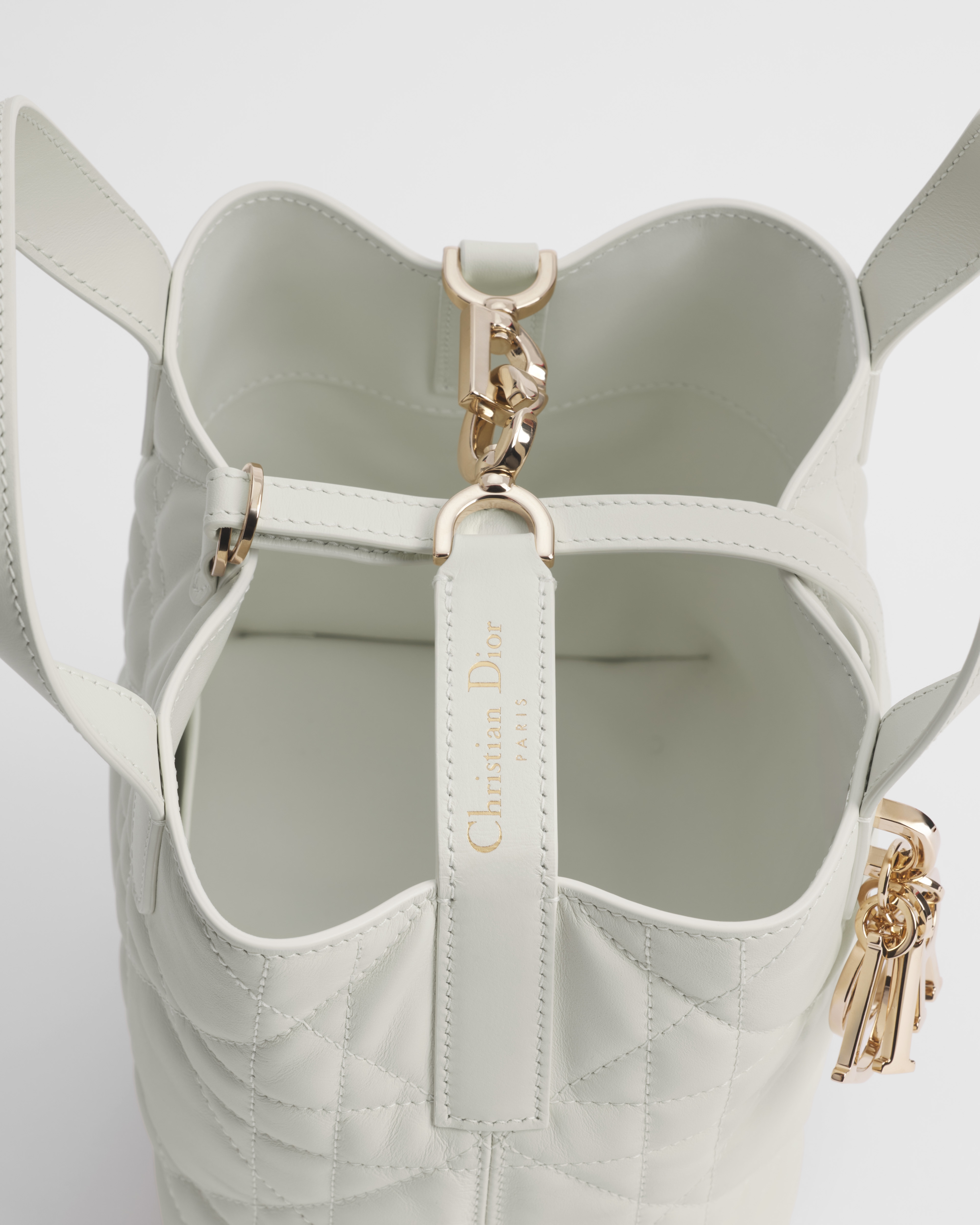 小号 Dior Toujours 竖版手袋 奶白色牛皮革超大藤格纹 E06