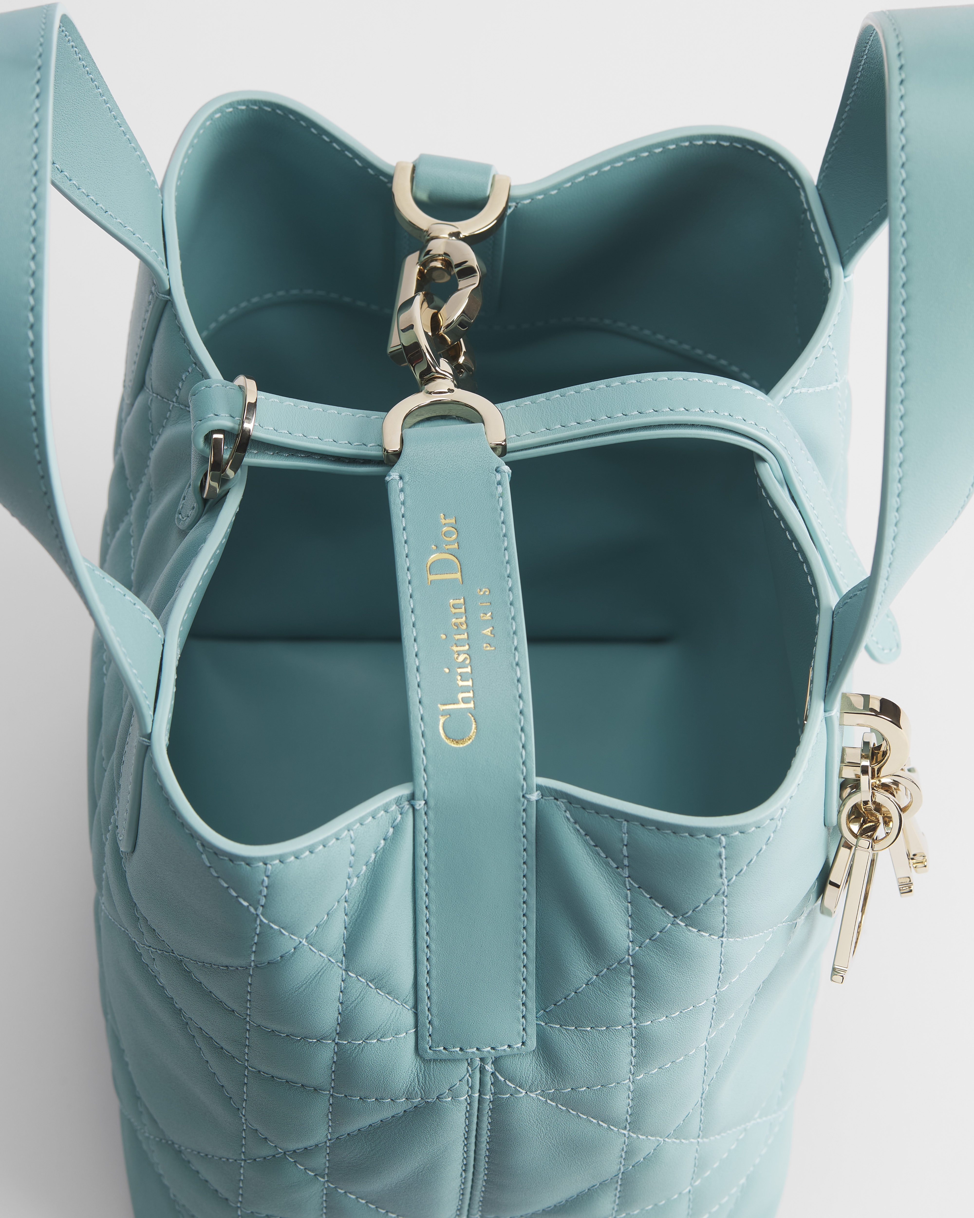 小号 Dior Toujours 竖版手袋 碧玺蓝牛皮革超大藤格纹 E10