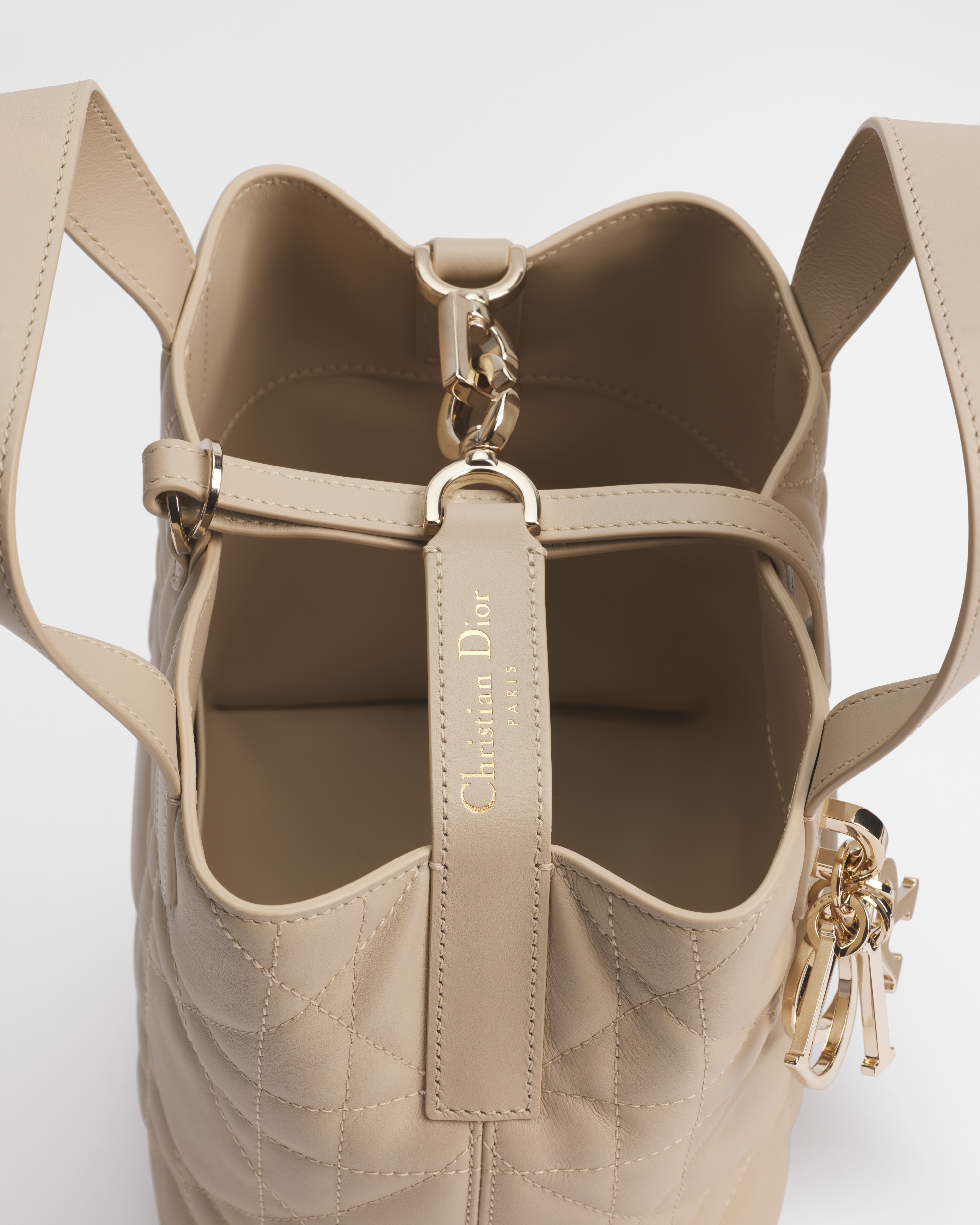 小号 Dior Toujours 竖版手袋 胭脂米色牛皮革超大藤格纹 E06