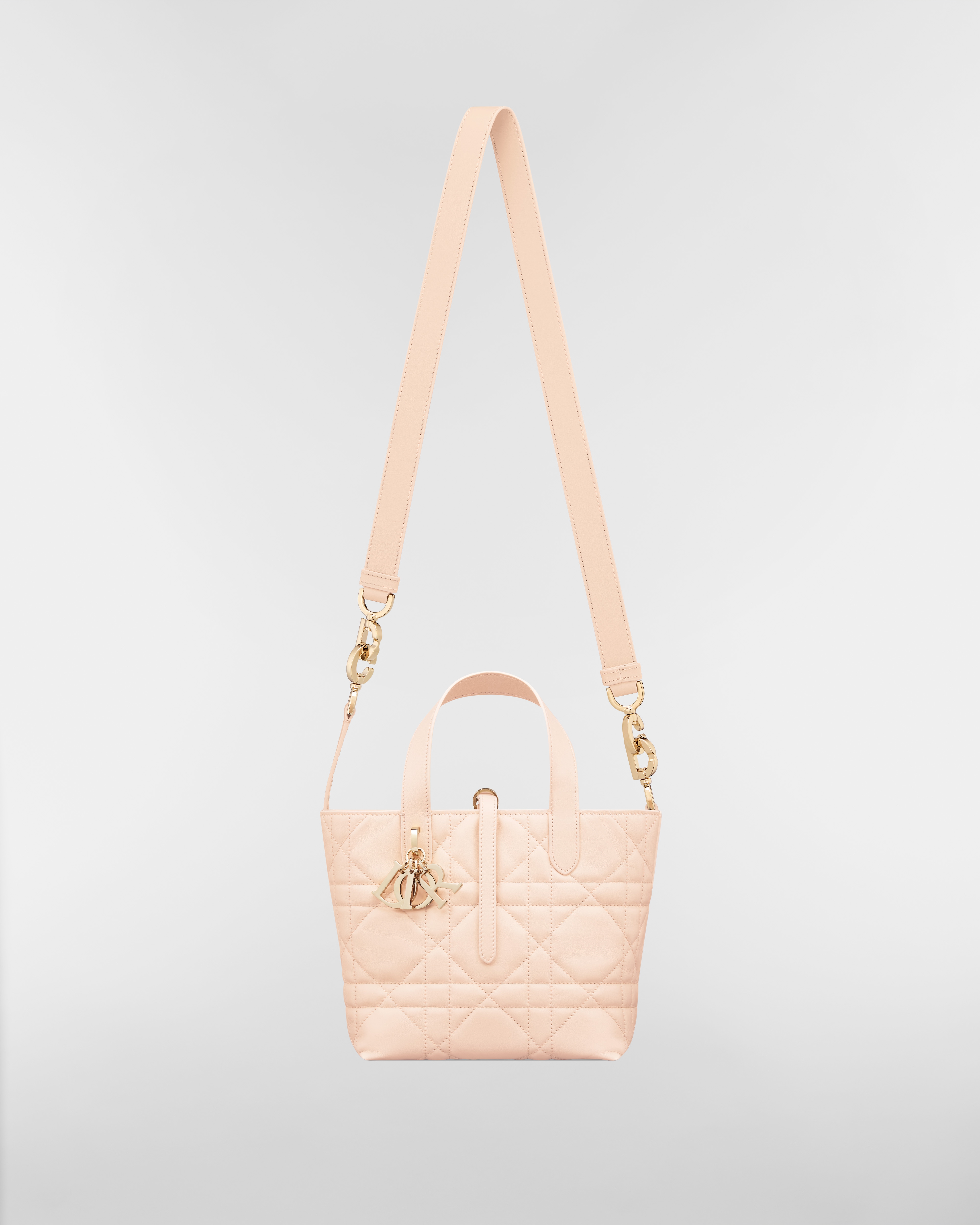 小号 Dior Toujours 竖版手袋 沙石粉色牛皮革超大藤格纹 E07