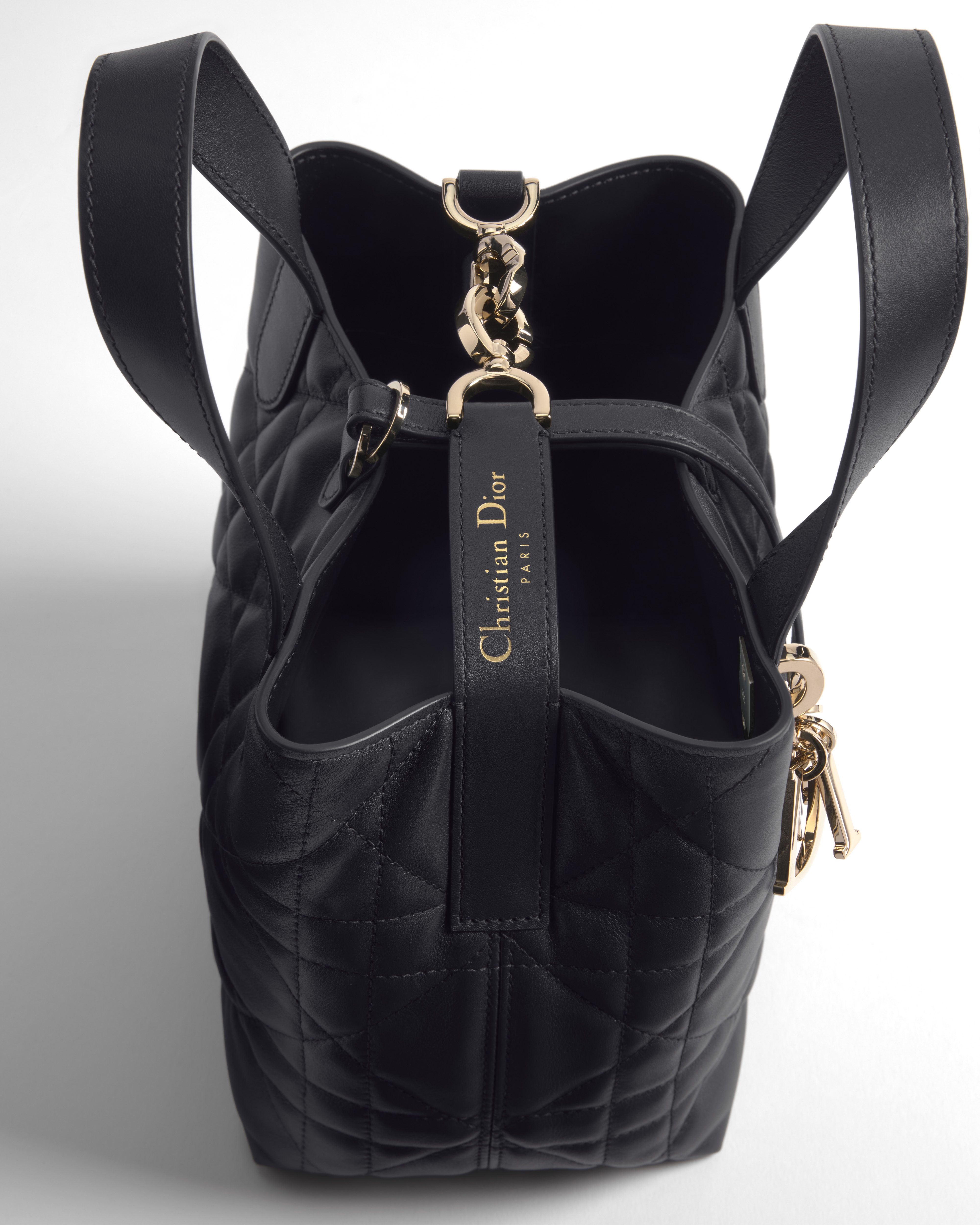 小号 Dior Toujours 竖版手袋 黑色牛皮革超大藤格纹 E06