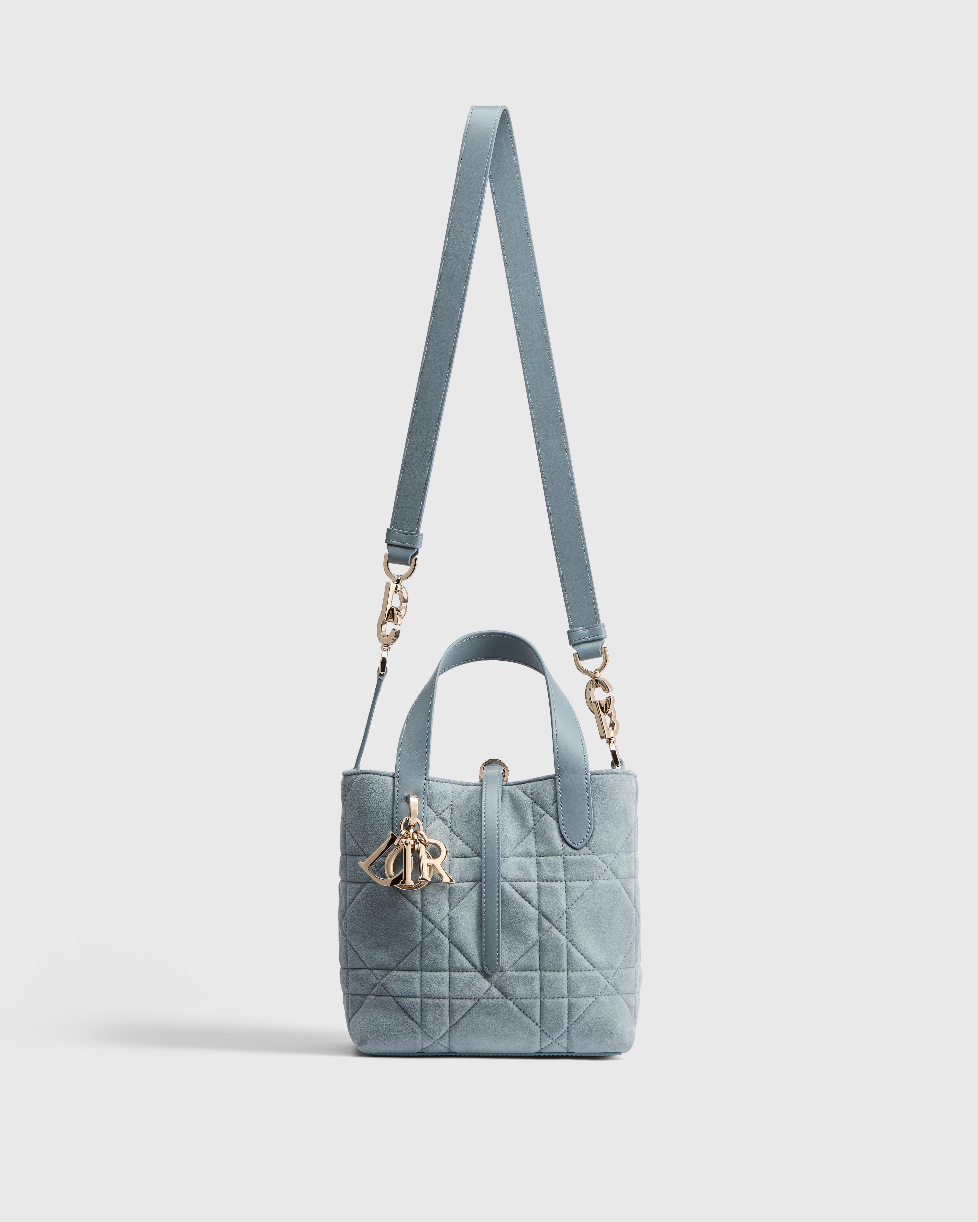 小号 Dior Toujours 竖版手袋 天蓝色绒面羊皮革超大藤格纹 E07