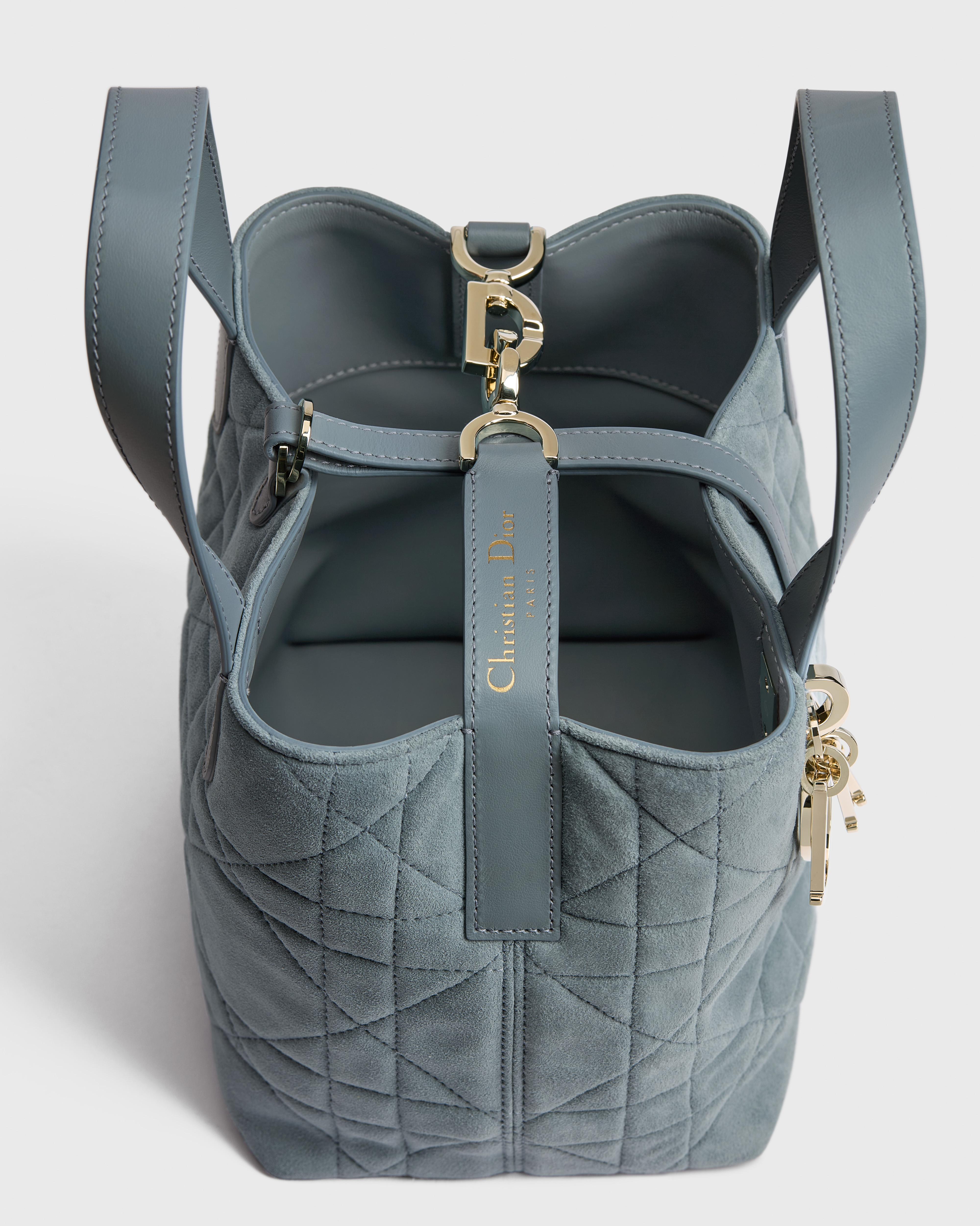 小号 Dior Toujours 竖版手袋 天蓝色绒面羊皮革超大藤格纹 E09