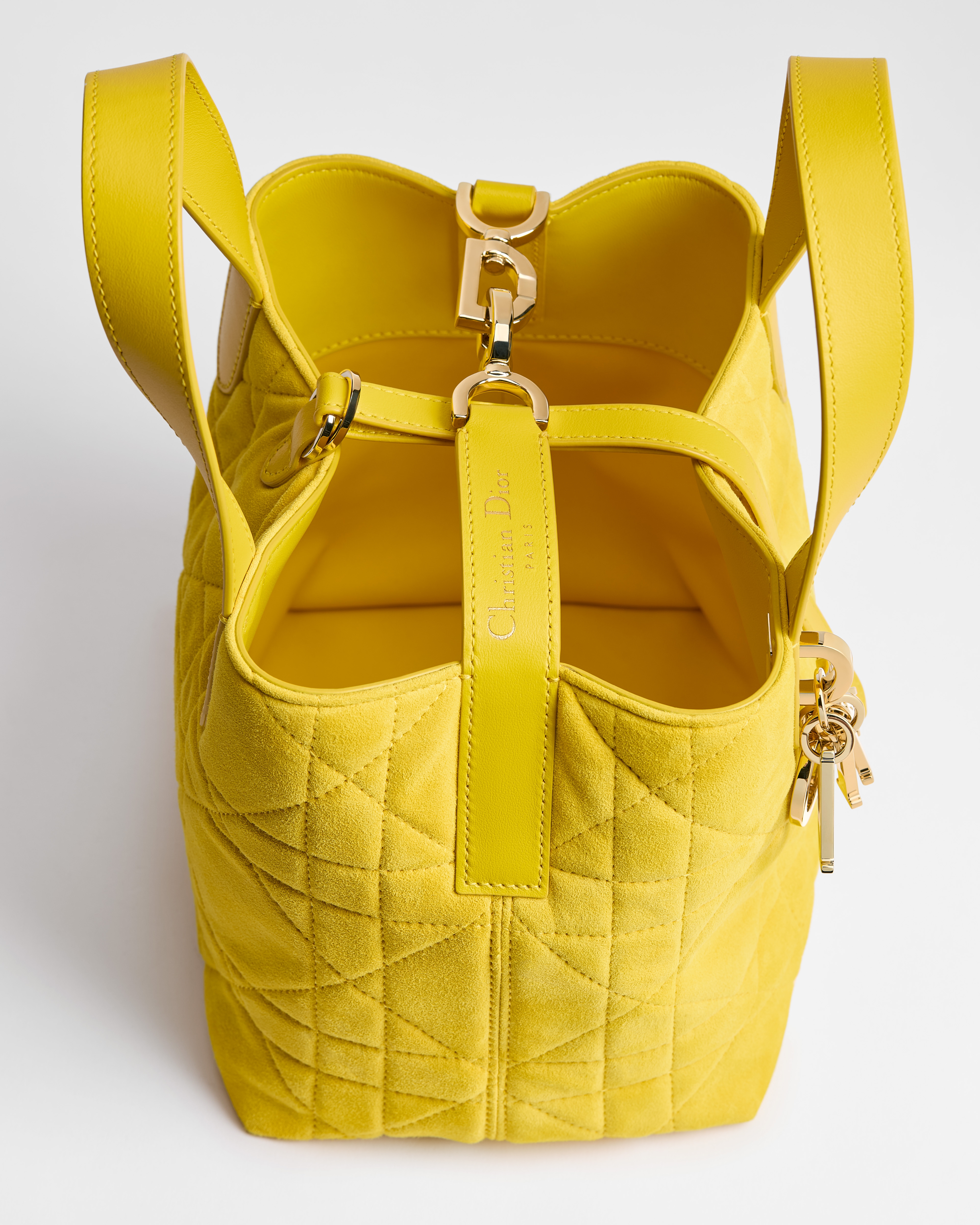 小号 Dior Toujours 竖版手袋 毛茛黄绒面羊皮革超大藤格纹 E09