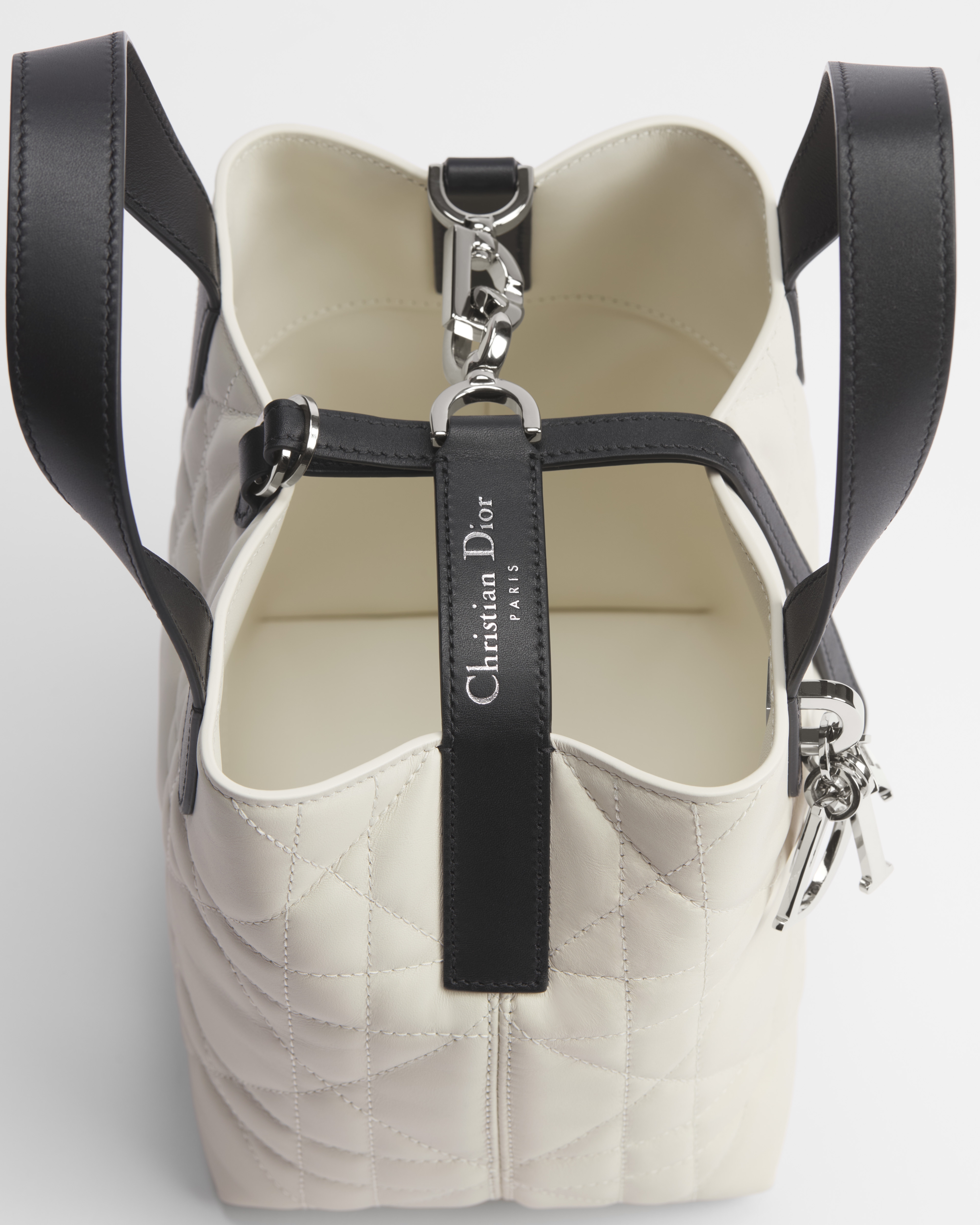 小号 Dior Toujours 竖版手袋 奶白色和黑色牛皮革超大藤格纹 E06