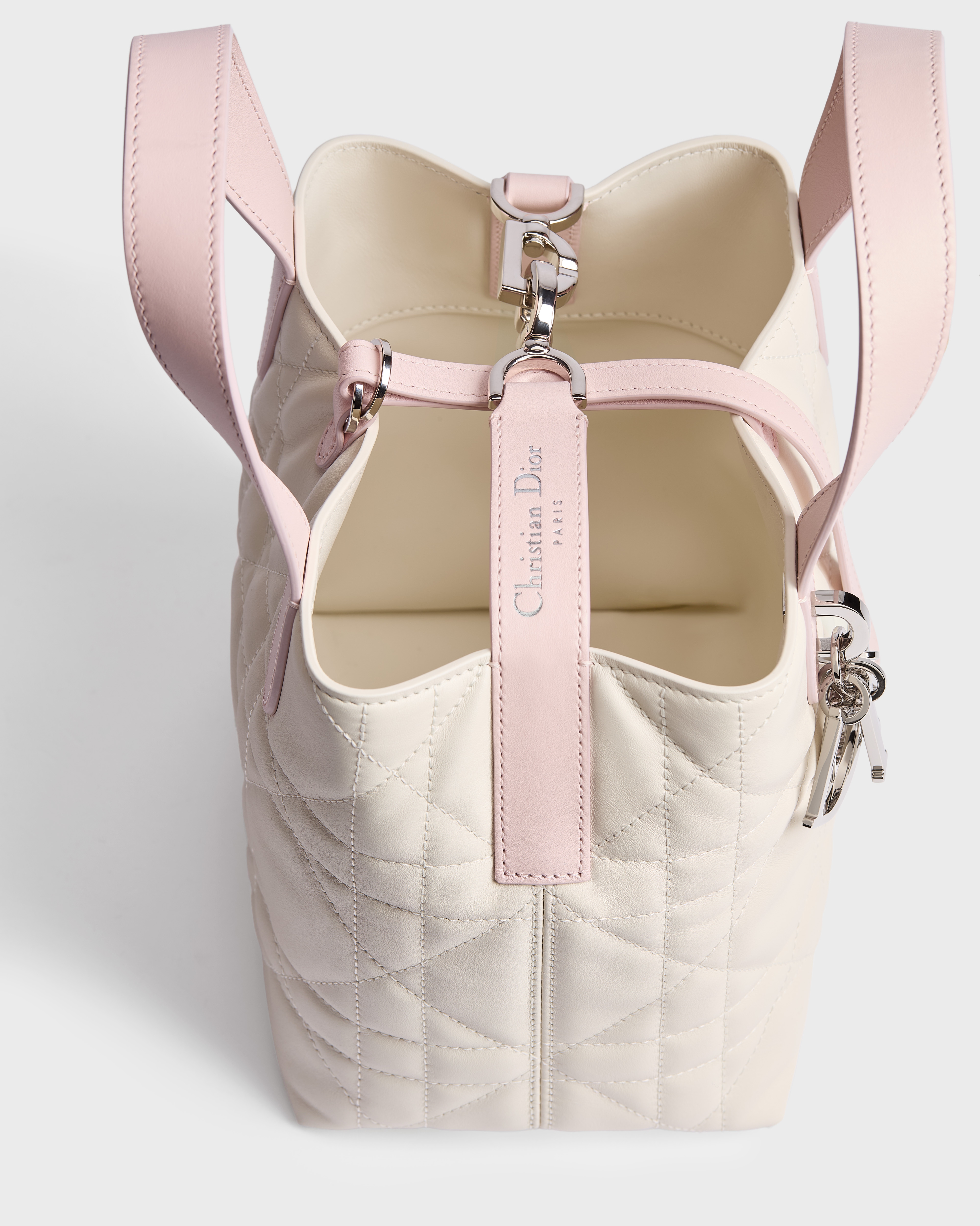 小号 Dior Toujours 竖版手袋 淡柔粉色和奶白色牛皮革超大藤格纹 E09