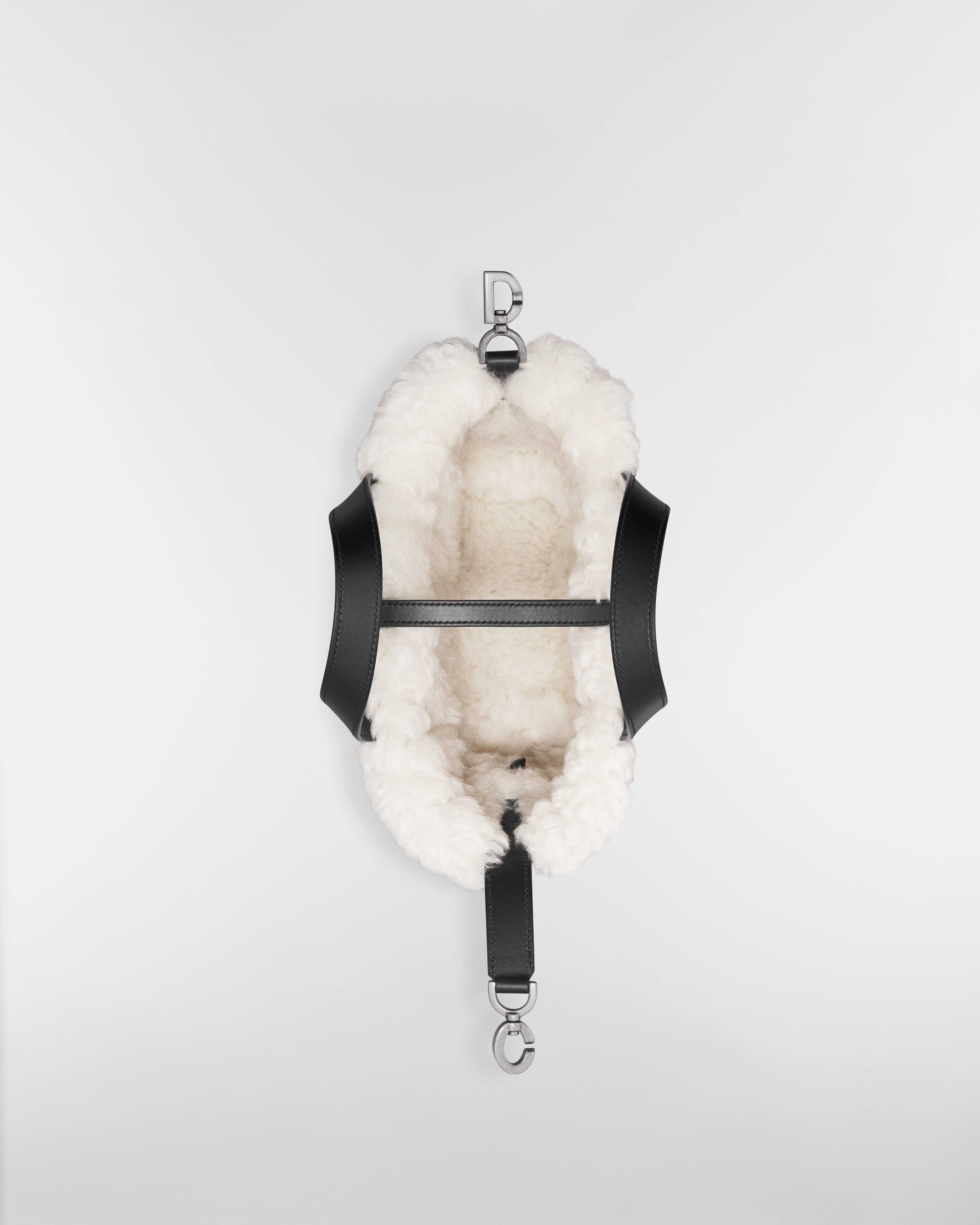 DiorAlps 小号 Dior Toujours 竖版手袋 煤灰色做旧效果羊皮革超大藤格纹和米白色美利奴绵羊毛 E06