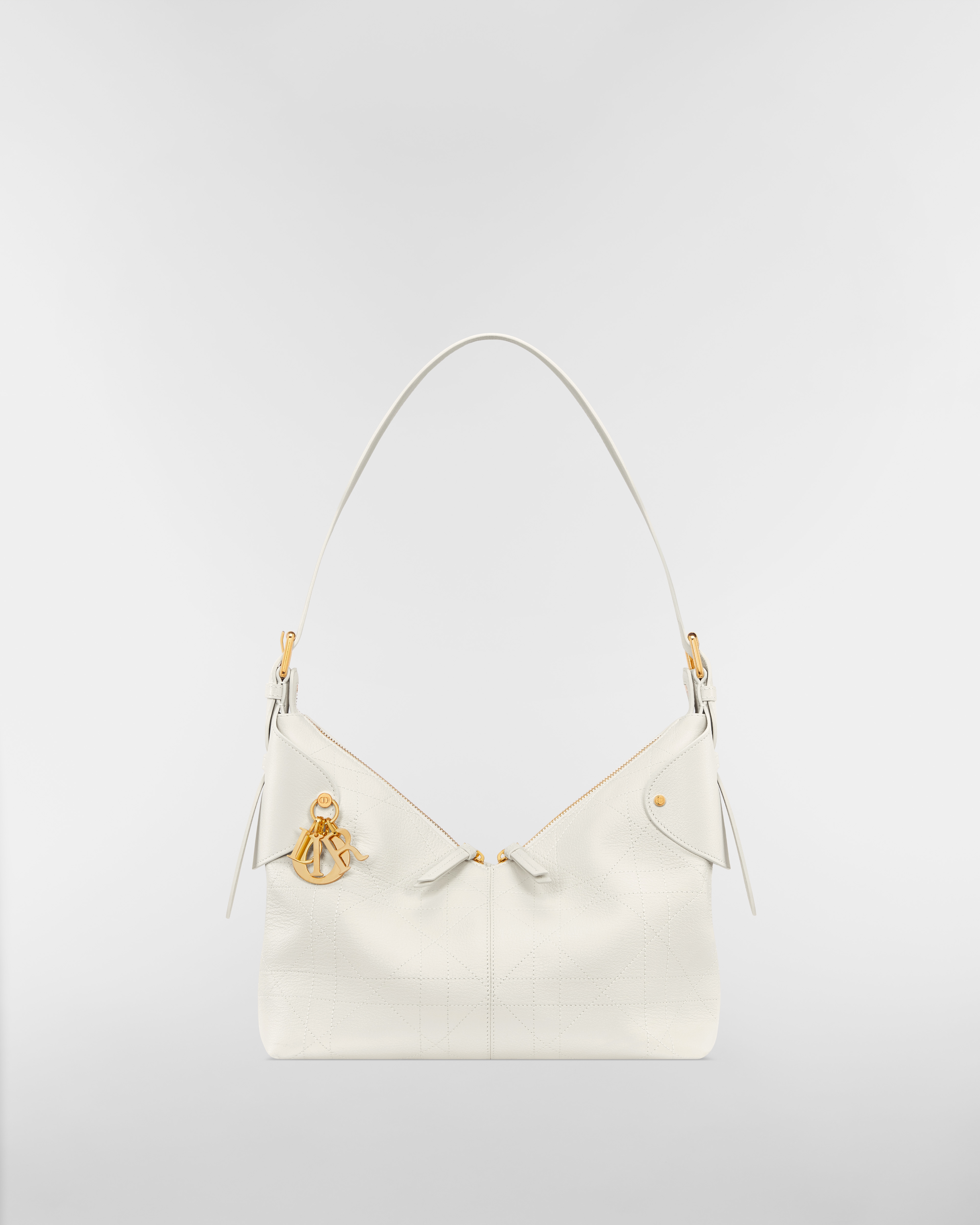 中号 Dior Voyage 手袋 奶白色粒面牛皮革扁平超大藤格纹 E01