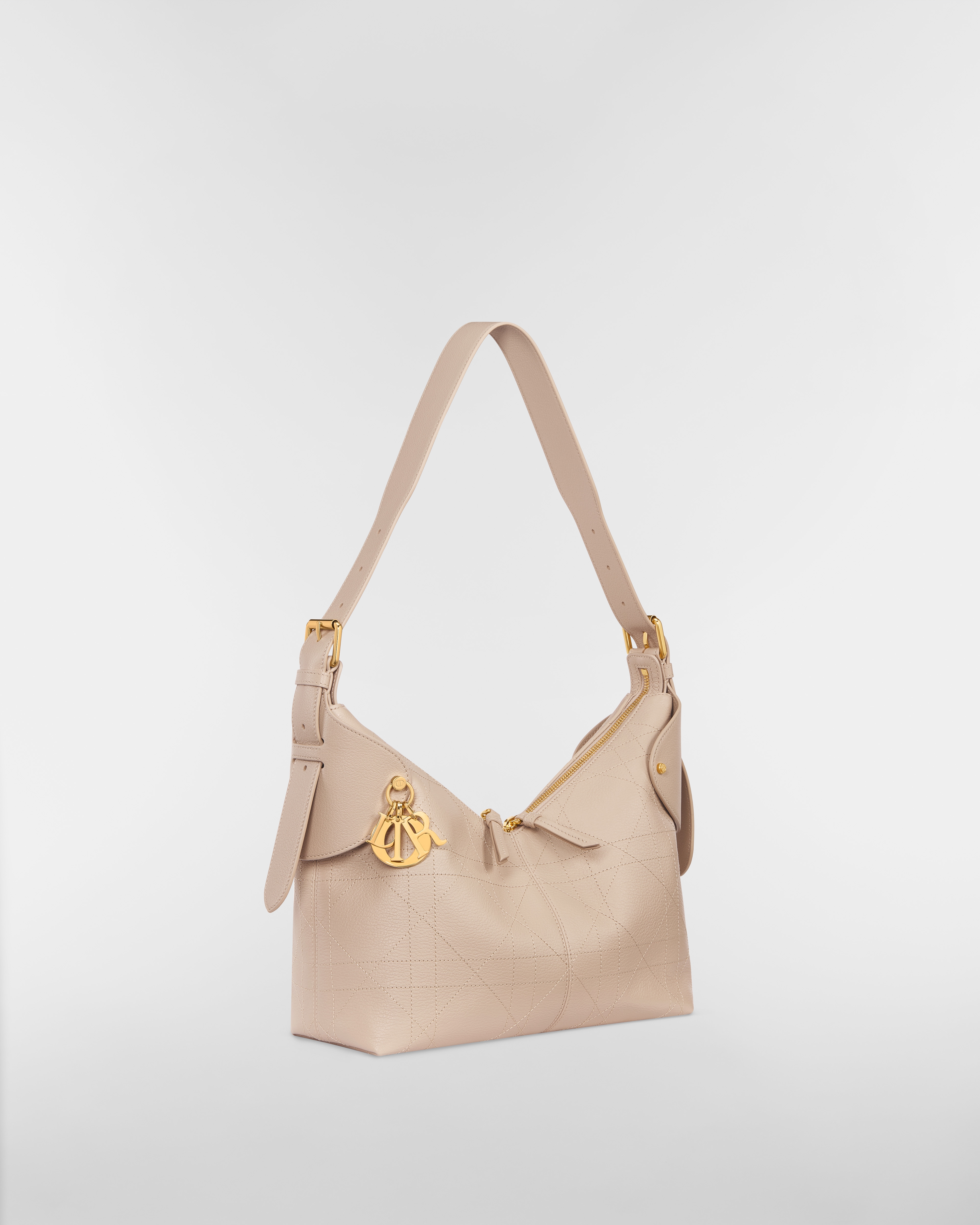 中号 Dior Voyage 手袋 胭脂米色粒面牛皮革扁平超大藤格纹 E03