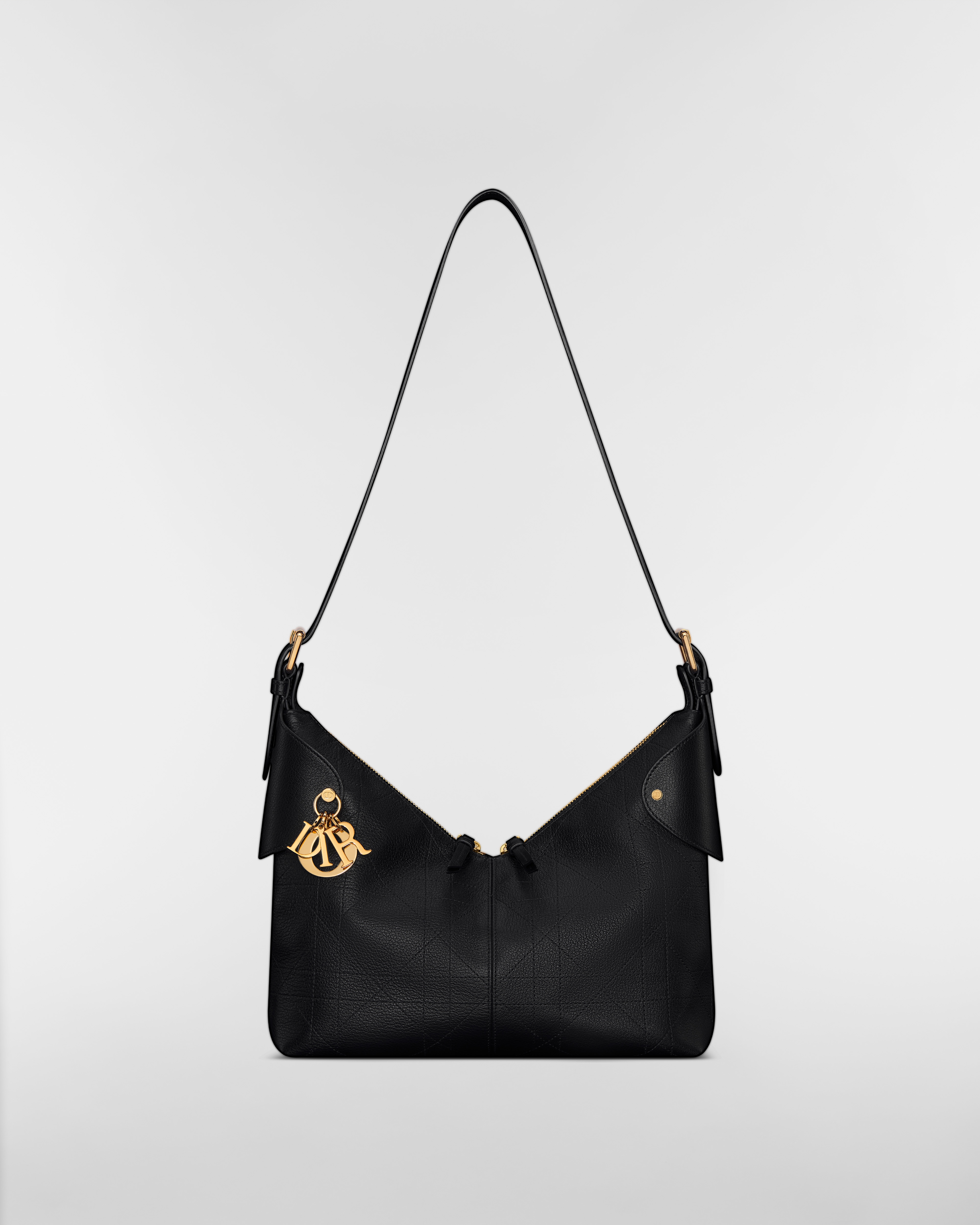 中号 Dior Voyage 手袋 黑色粒面牛皮革扁平超大藤格纹 E07