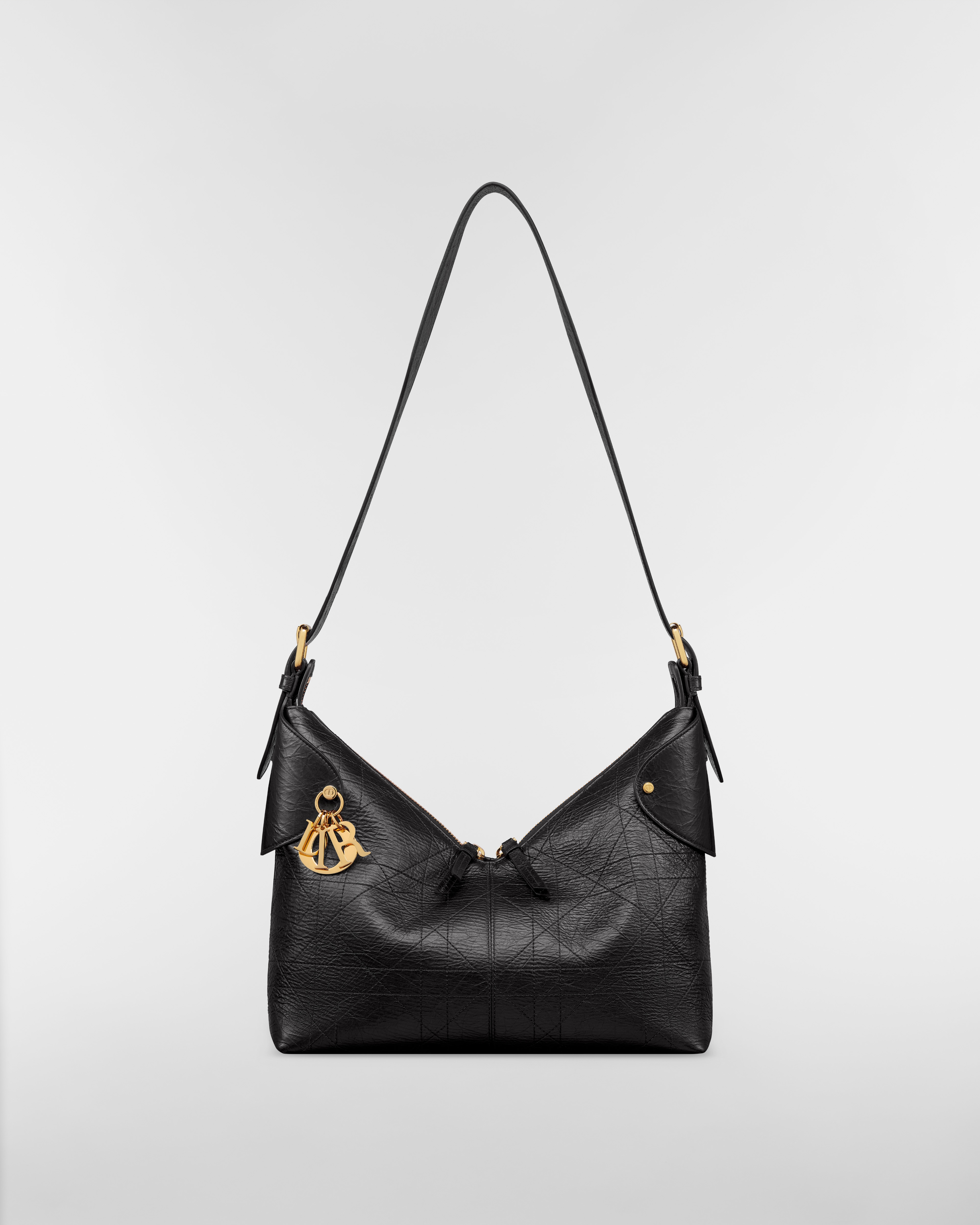 中号 Dior Voyage 手袋 黑色褶皱牛皮革扁平超大藤格纹 E07