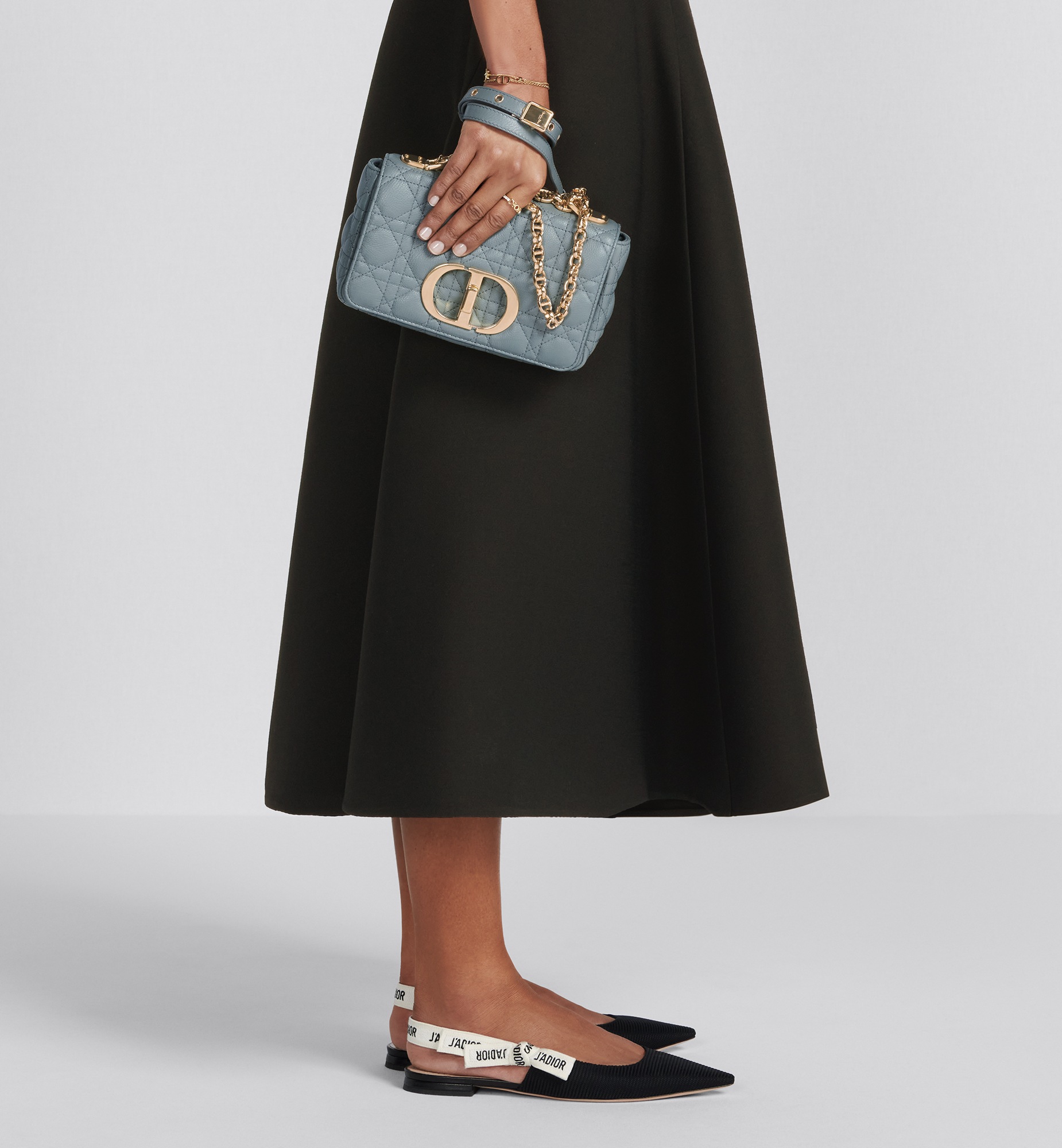 小号 Dior Caro 手袋 象牙色柔软牛皮革藤格纹 E12