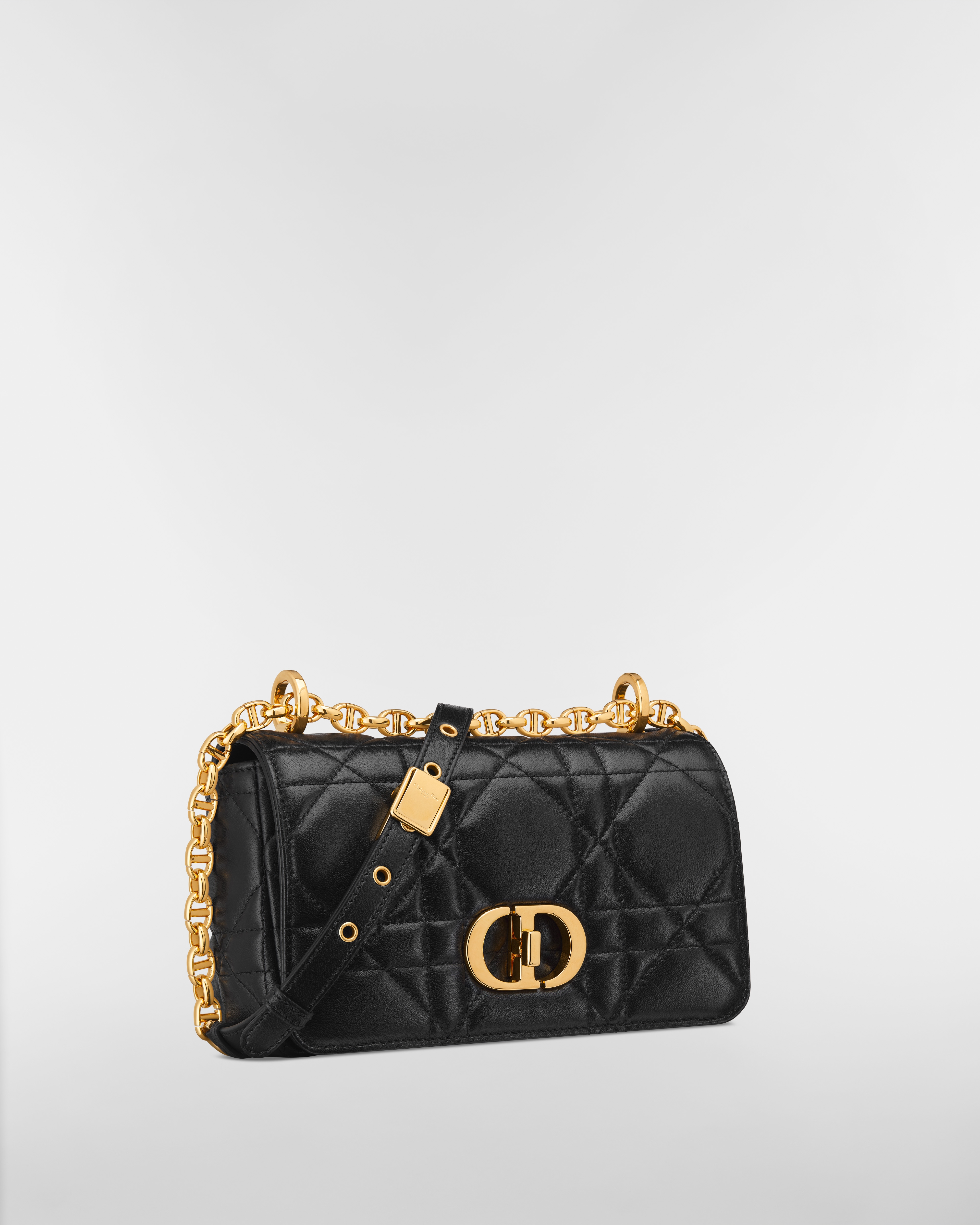 小号Soft Dior Caro 手袋黑色羊皮革超大藤格纹| DIOR