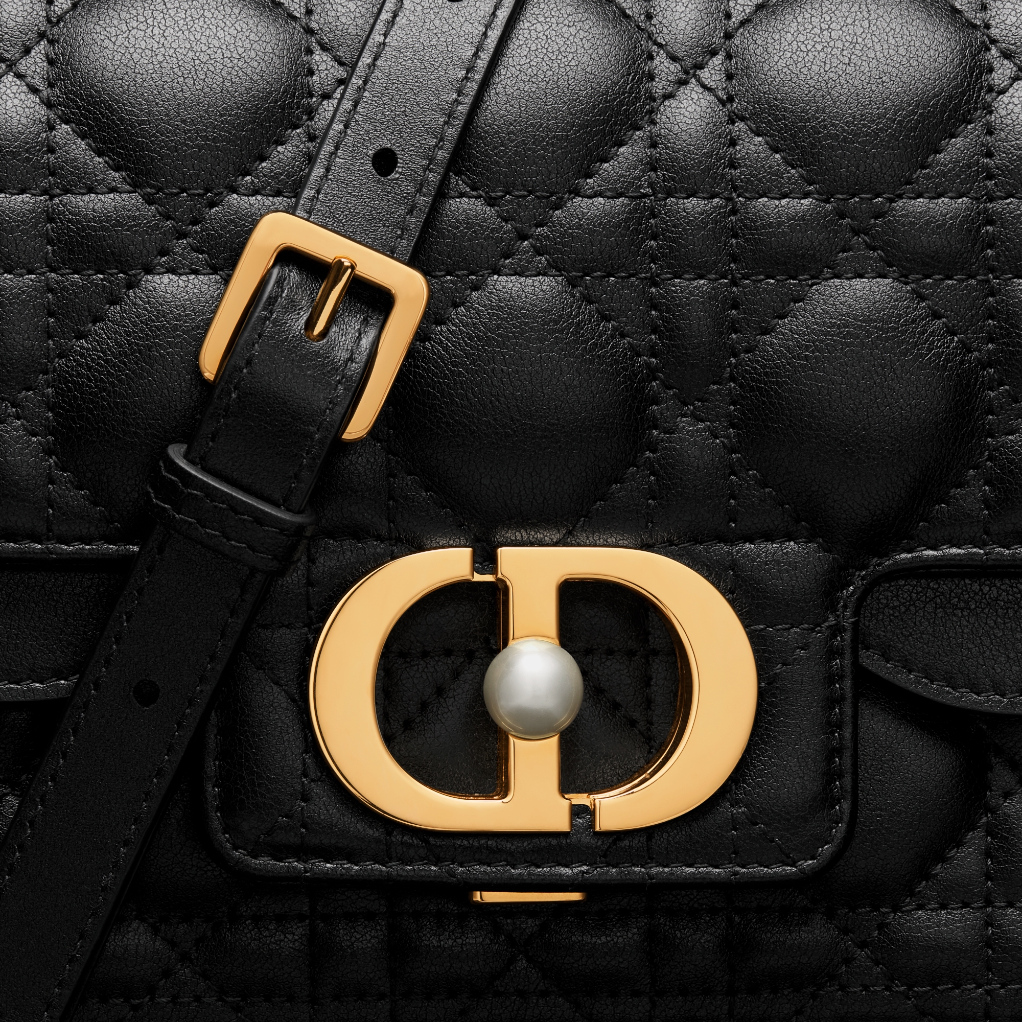 小号 Dior Jolie Top Handle 手袋 黑色牛皮革藤格纹 E09