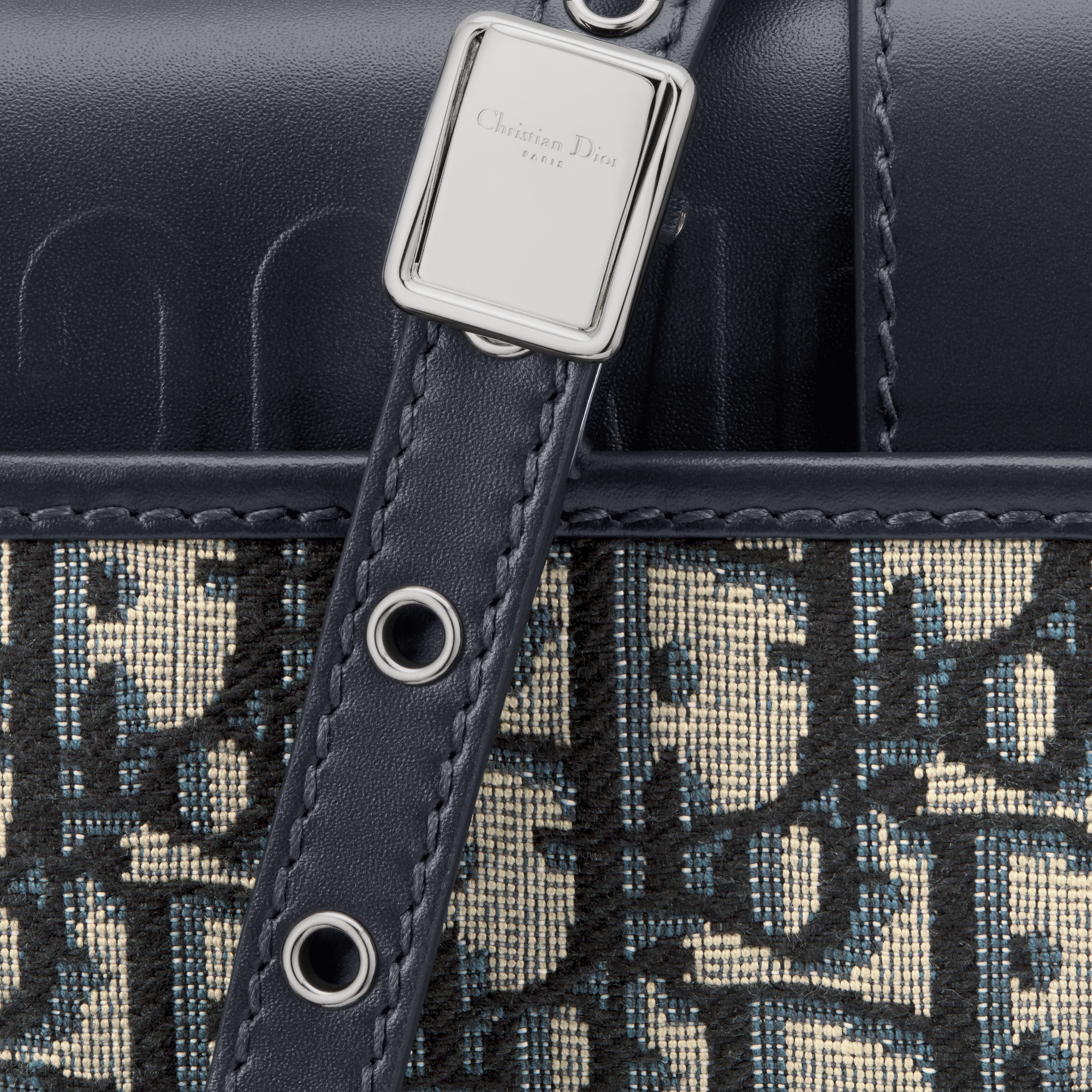 30 Montaigne East-West 链条手袋 蓝色 Oblique 印花面料和光滑牛皮革 E09