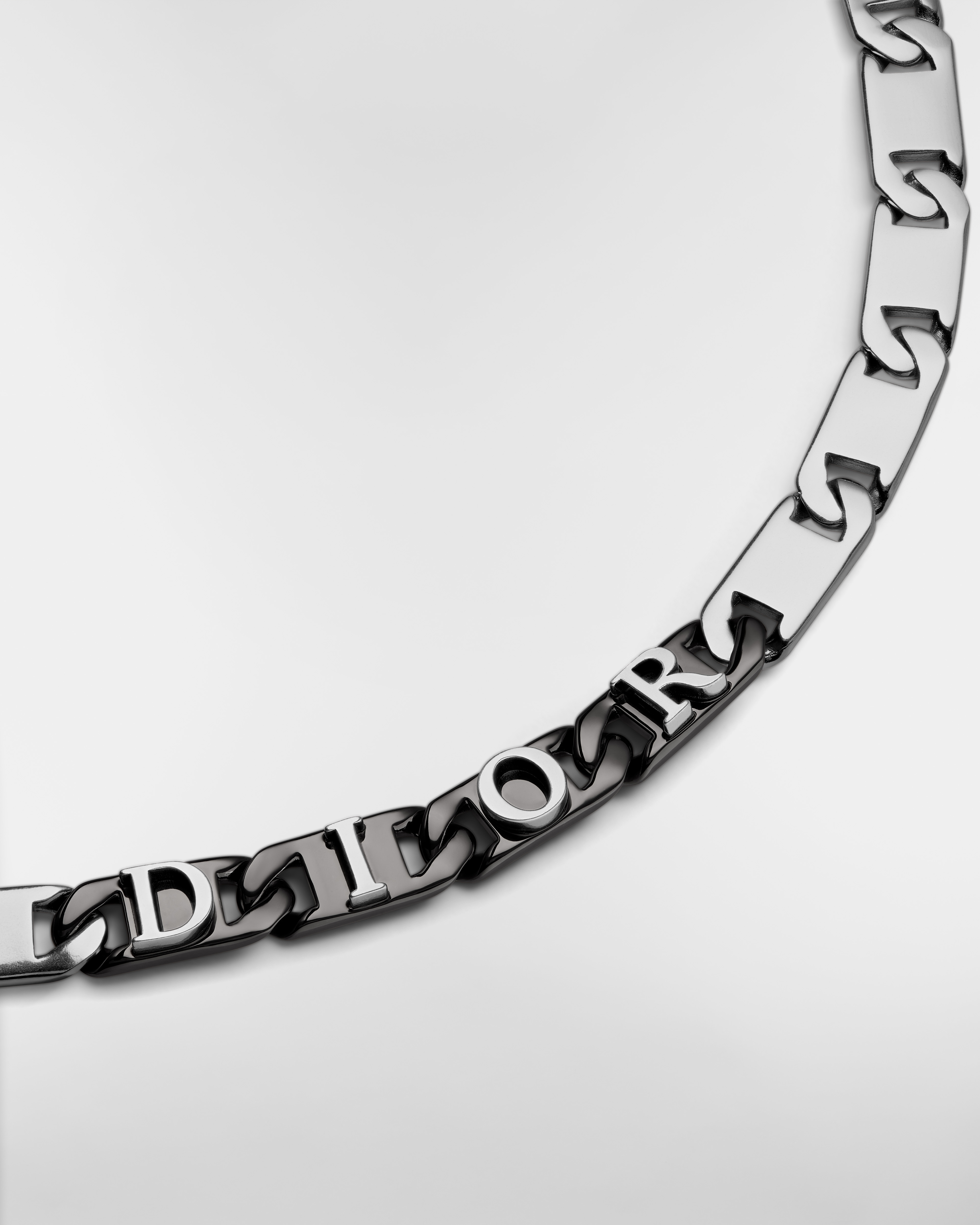 Dior Contrast 链环项链 金属覆层和银色饰面铜合金 E09