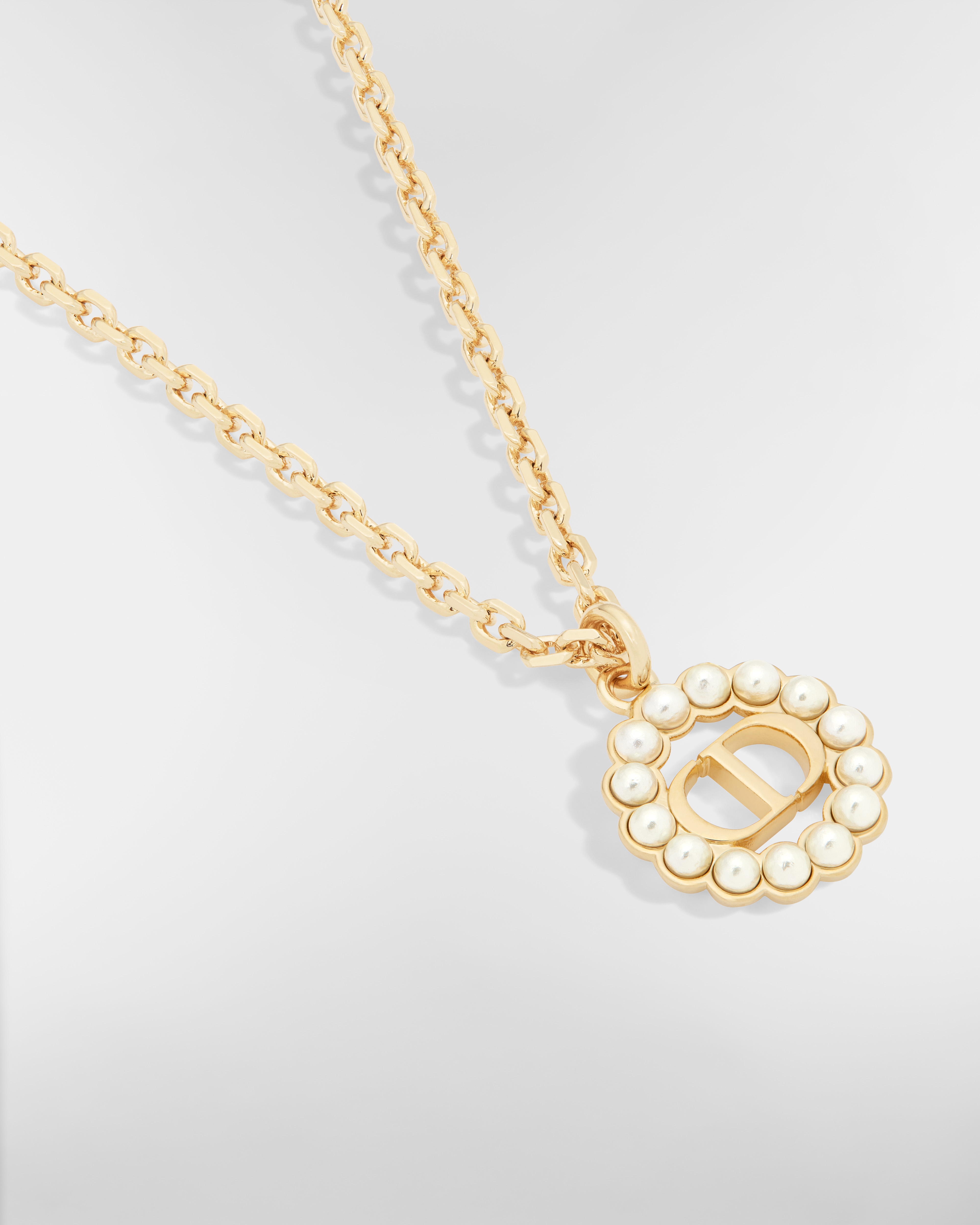 Petit CD Circle 项链 金色饰面金属和白色树脂珠饰 E09