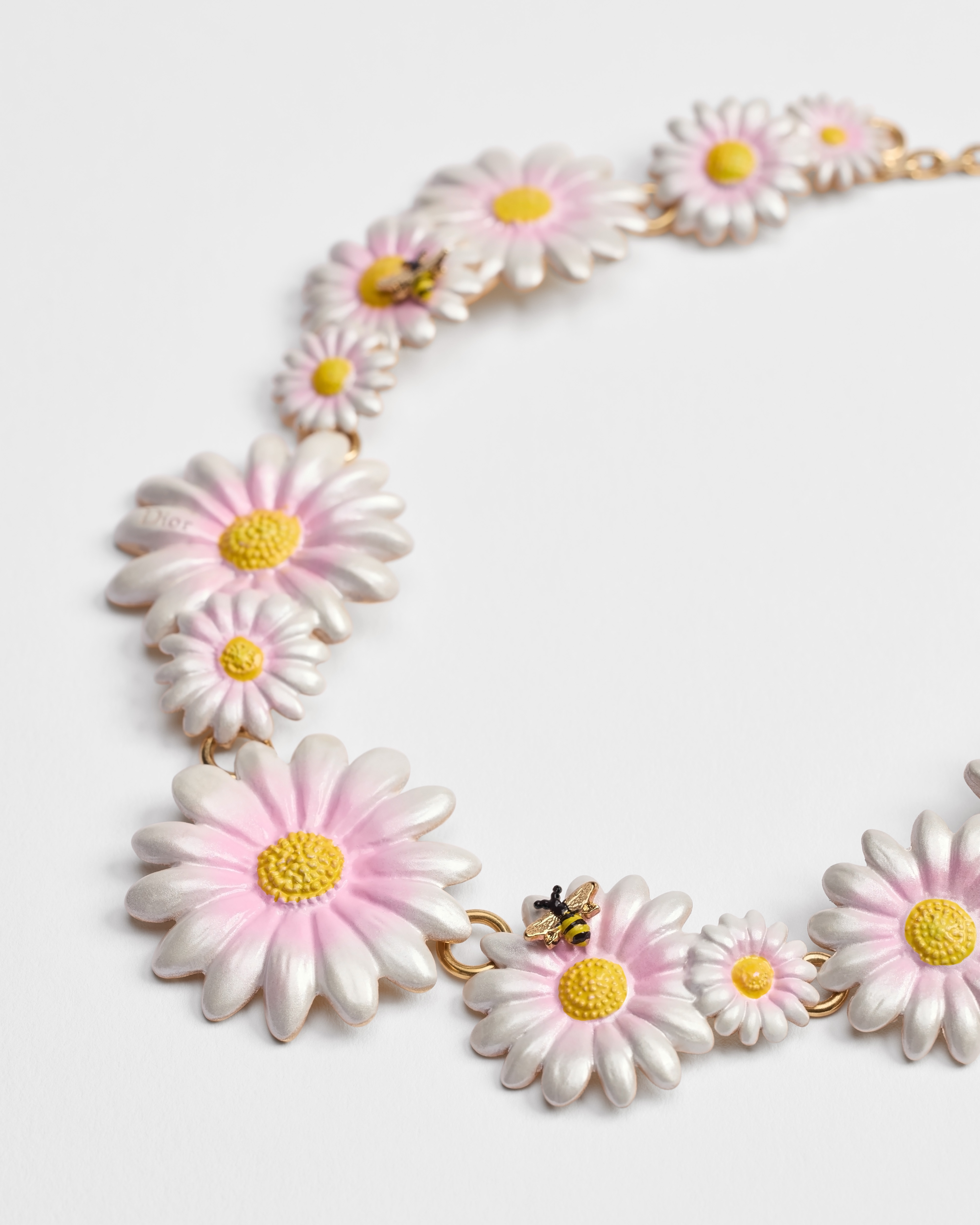 Dior Daisy 项链 金色饰面金属和多色涂漆装饰 E09