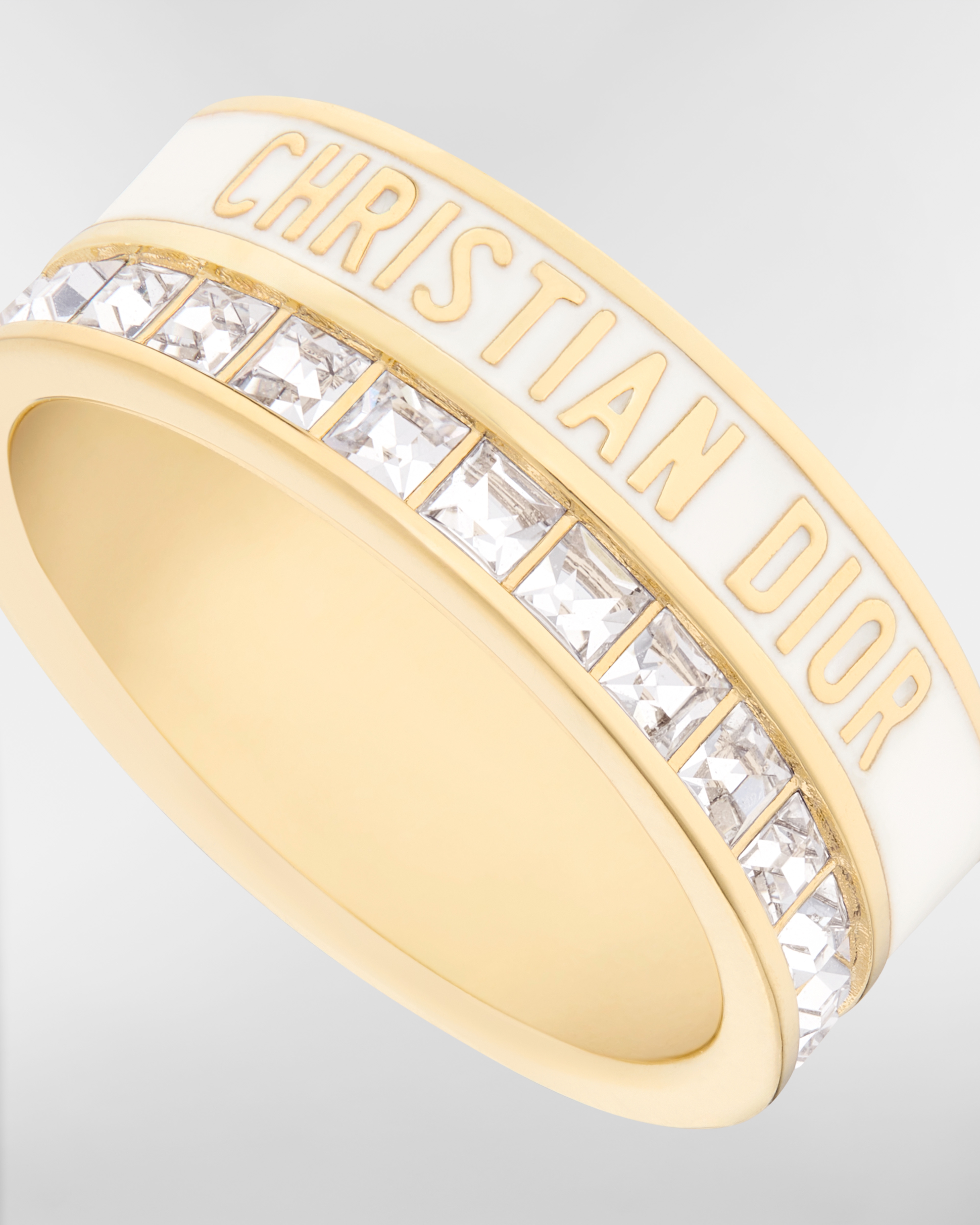 Dior Night Code 戒指 金色饰面金属、闪亮晶体和白色涂漆装饰 E09