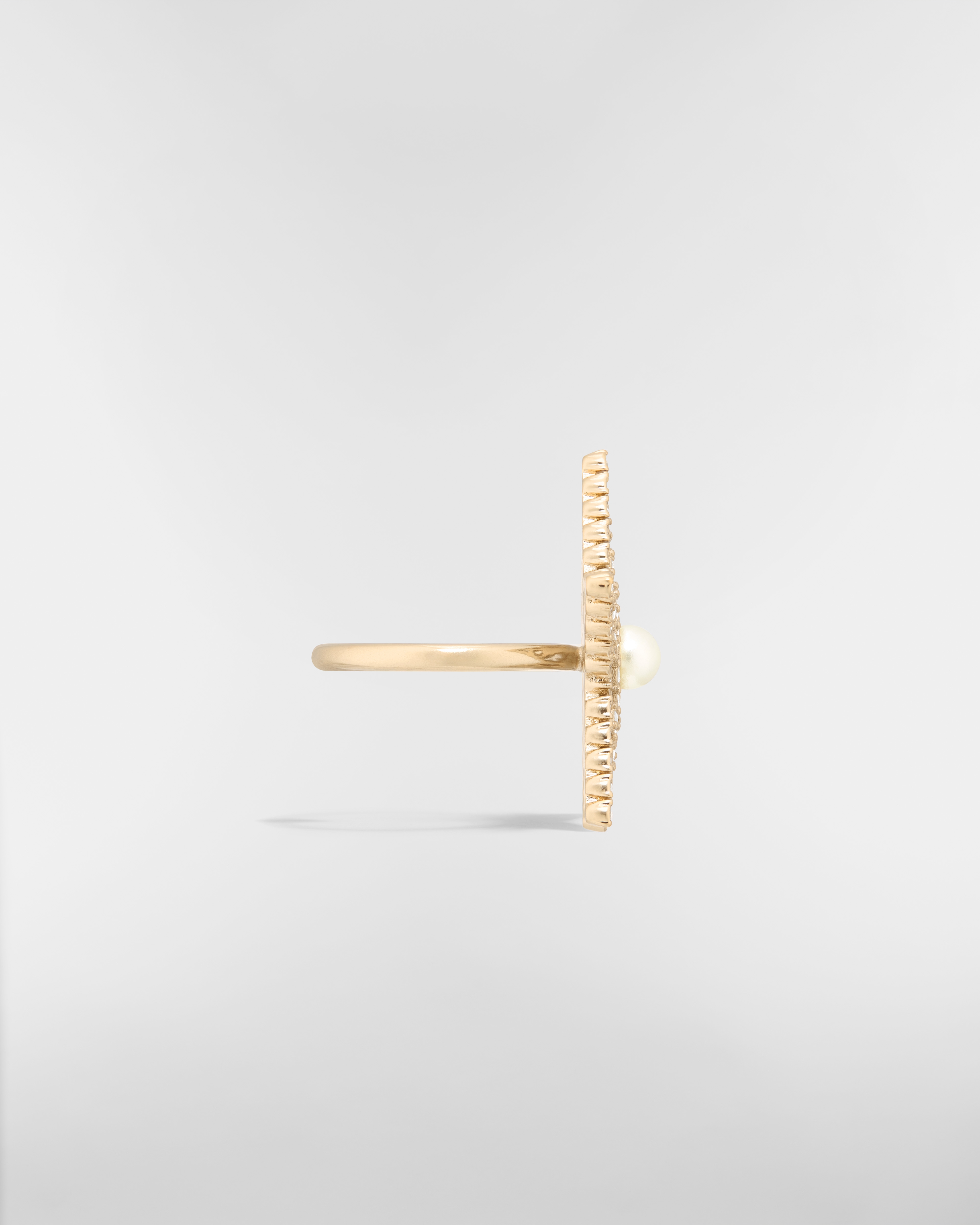 Nuit Étoilée 戒指 浅金色饰面金属、白色树脂珠饰和银色调晶体装饰 E02