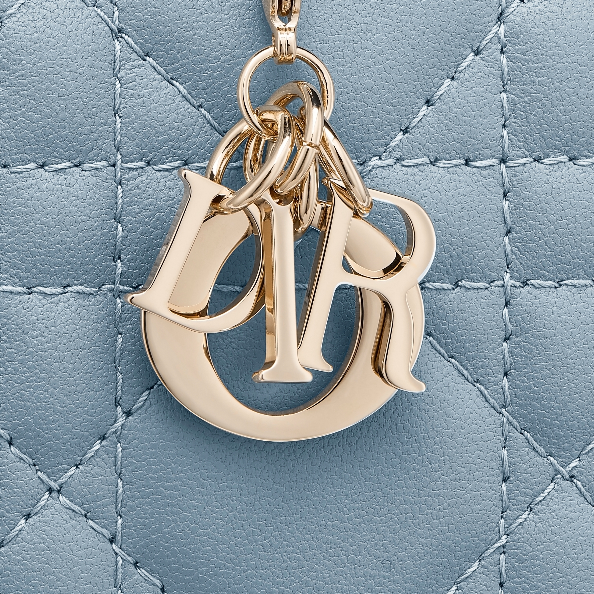 迷你 Lady Dior Gardenia 钱包 云雾蓝羊皮革藤格纹 E09