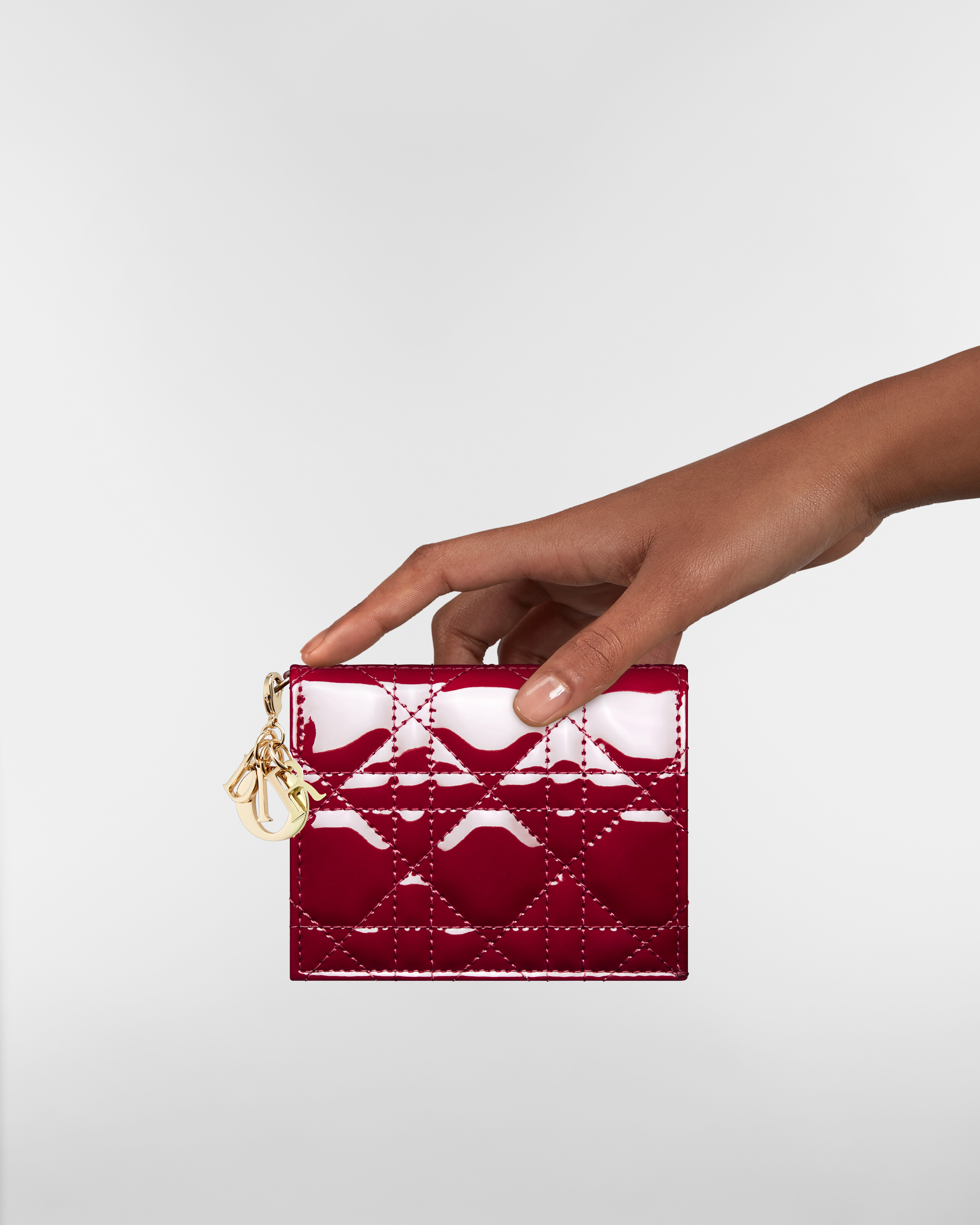 迷你 Lady Dior Gardenia 钱包 樱桃红漆皮牛皮革藤格纹 E11