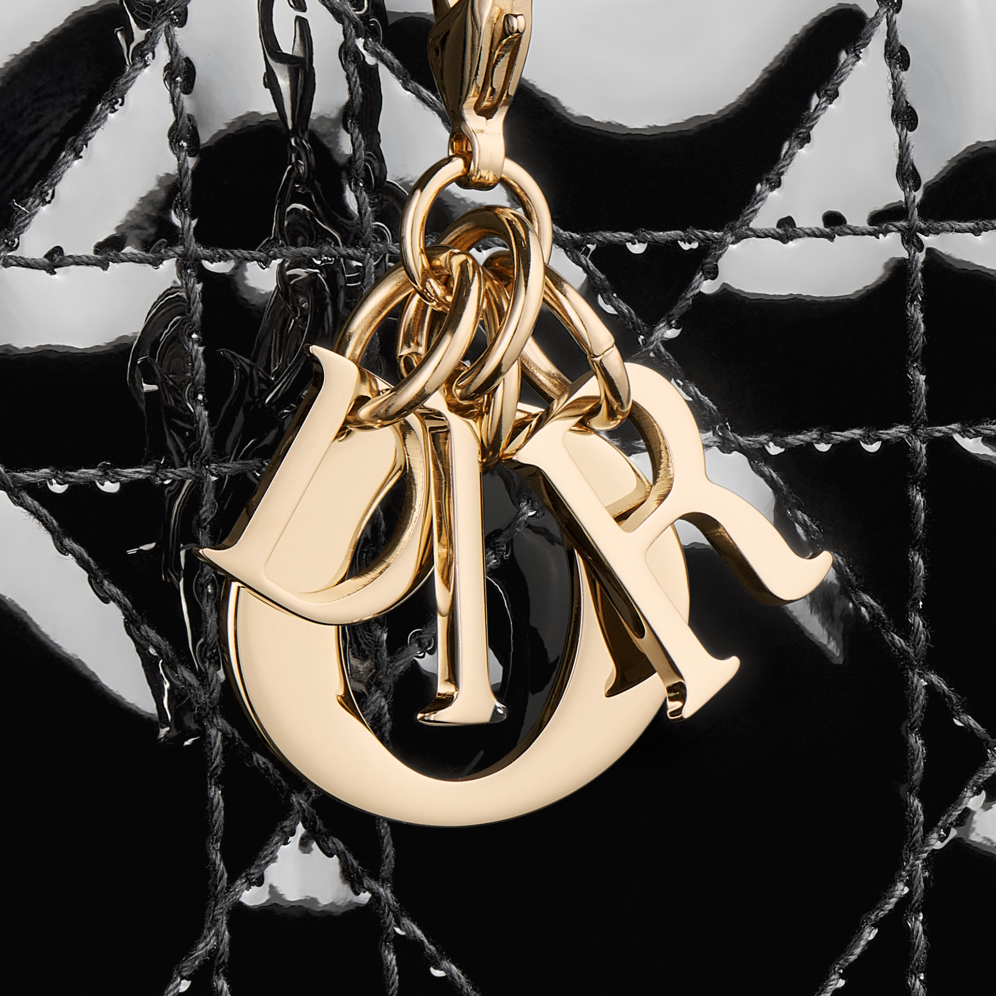 迷你 Lady Dior Gardenia 钱包 黑色漆皮牛皮革藤格纹 E09