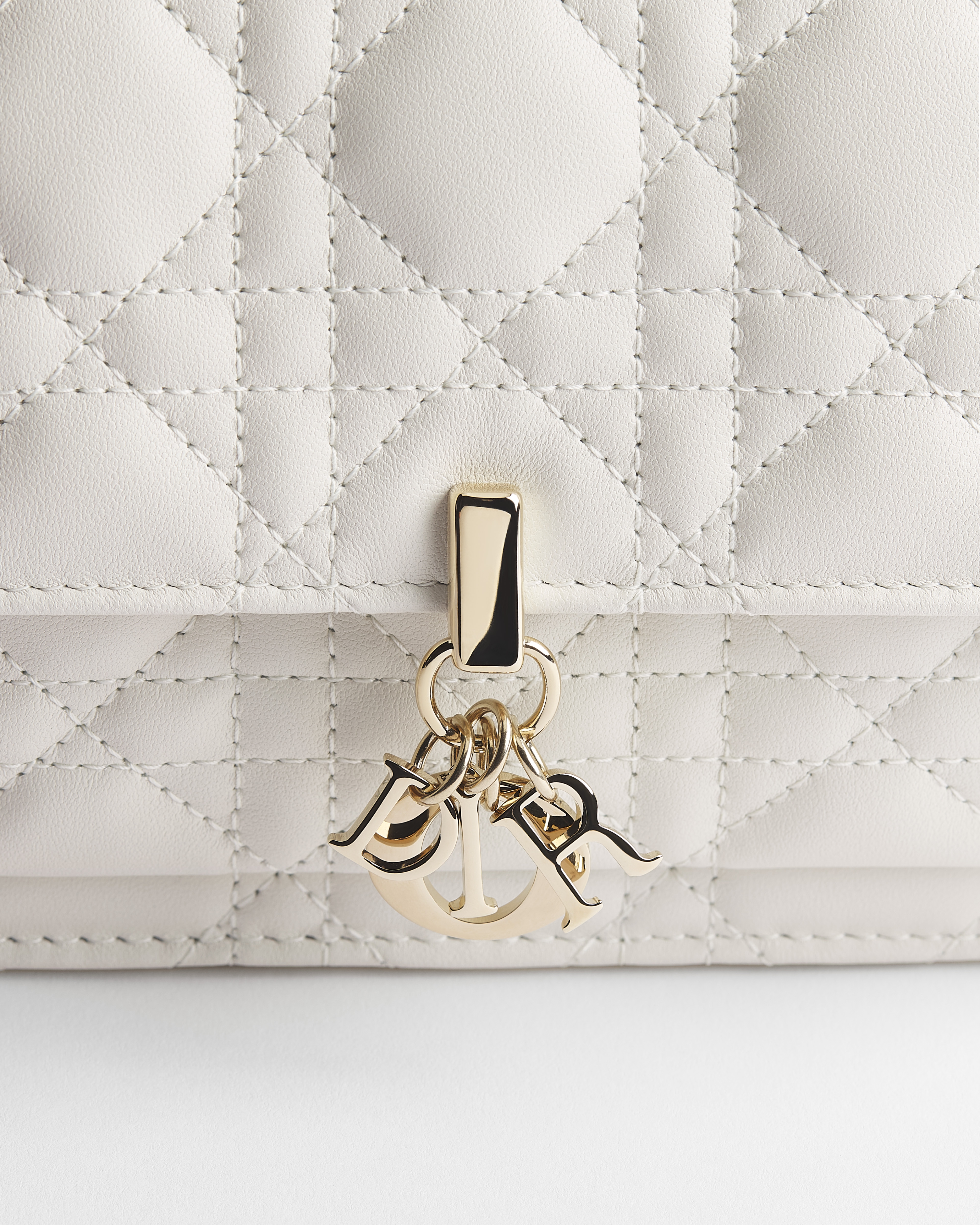My Dior Daily 链条手袋 奶白色羊皮革藤格纹 E10