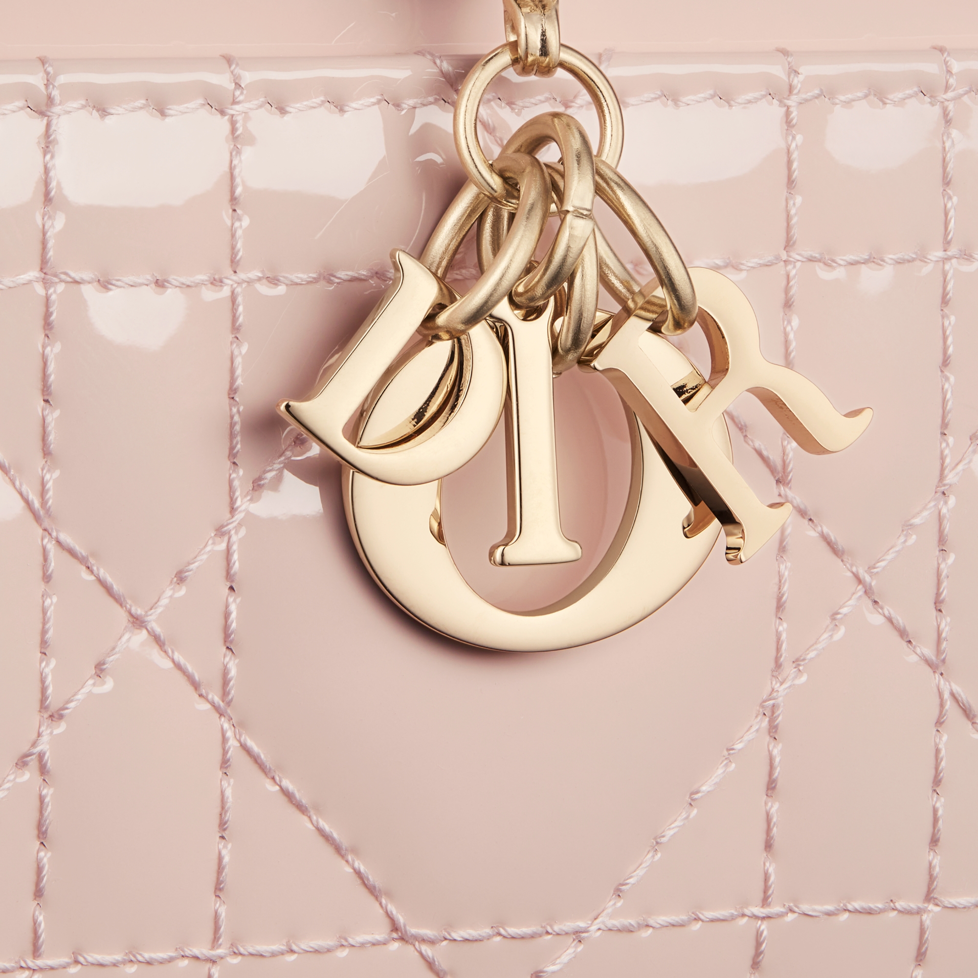 Lady Dior Freesia 卡夹 胭脂粉色漆皮牛皮革藤格纹 E09