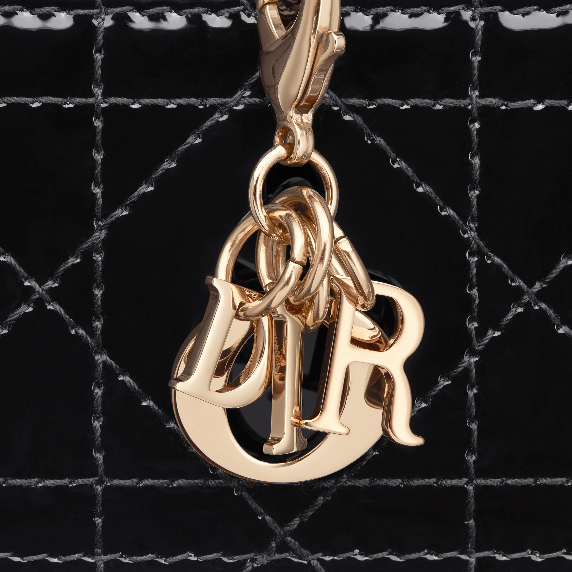 Lady Dior Freesia 卡夹 黑色漆皮牛皮革藤格纹 E09